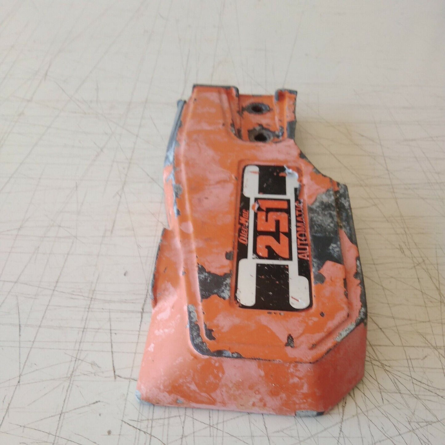 COPERCHIO carter COPRI CATENA PER MOTOSEGA OLEO-MAC 251 AUTOMATIC ricambi usati