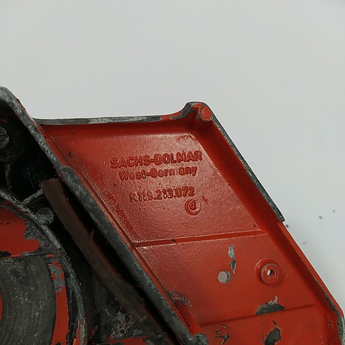 Ricambio usato COPERCHIO CATENA COPRI FRIZIONE per motosega DOLMAR 116 si