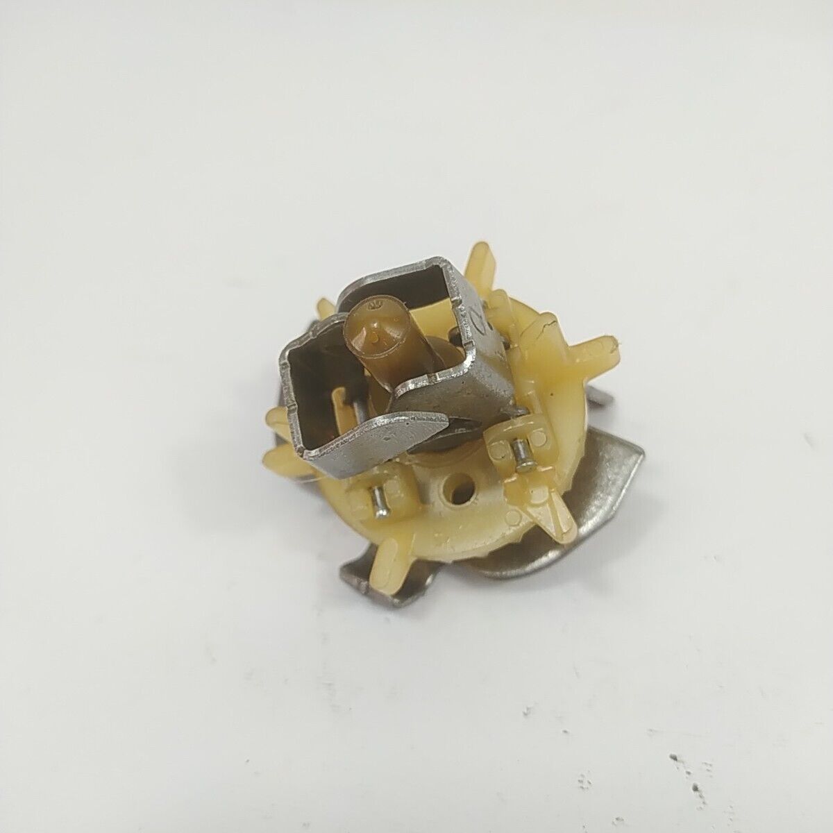 Ricambi valvola regolazione olio motore per rasaerba Briggs & Stratton 675 usati