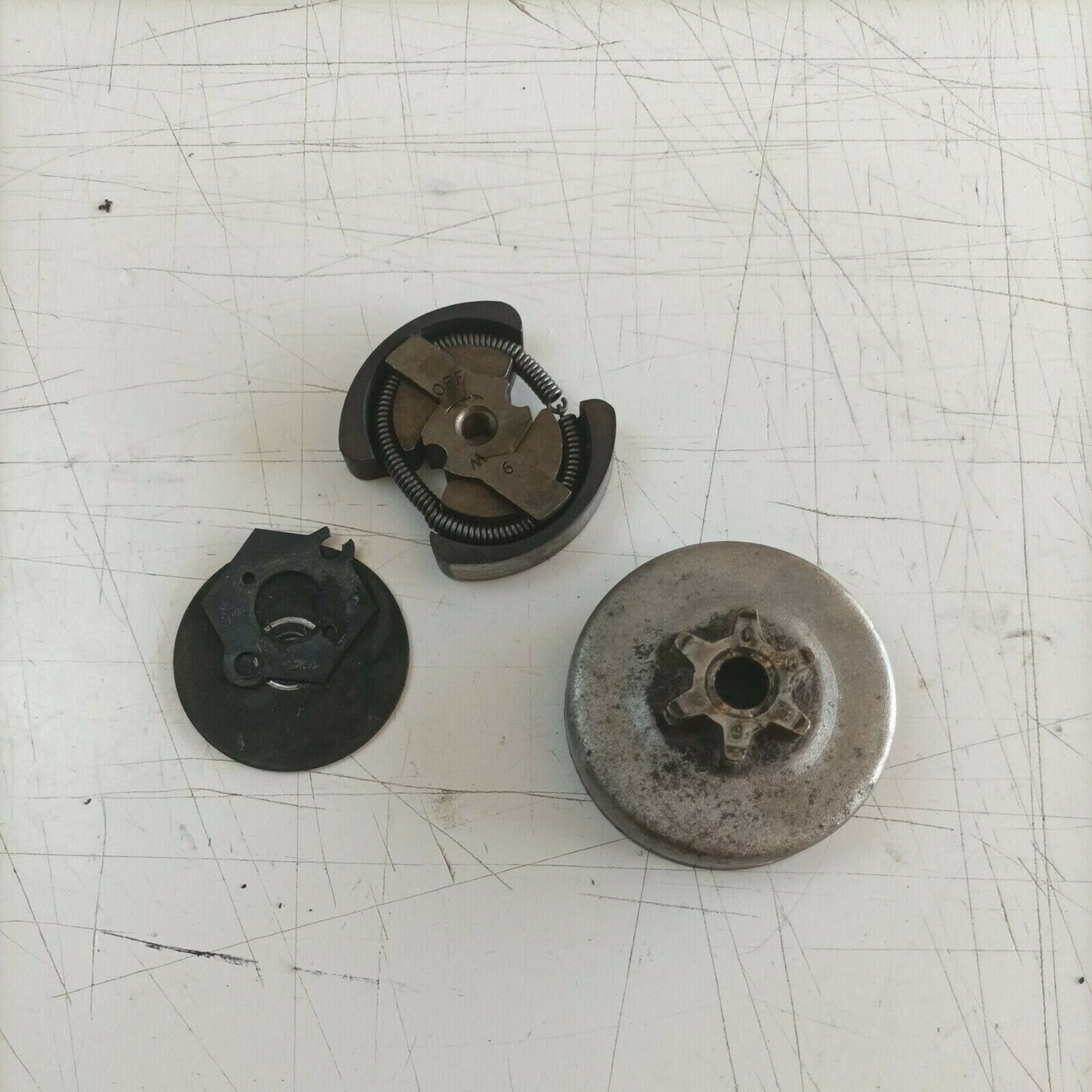 FRIZIONE E CAMPANA PER MOTOSEGA PARTNER FORMULA 60 420 POULAN ricambi usati