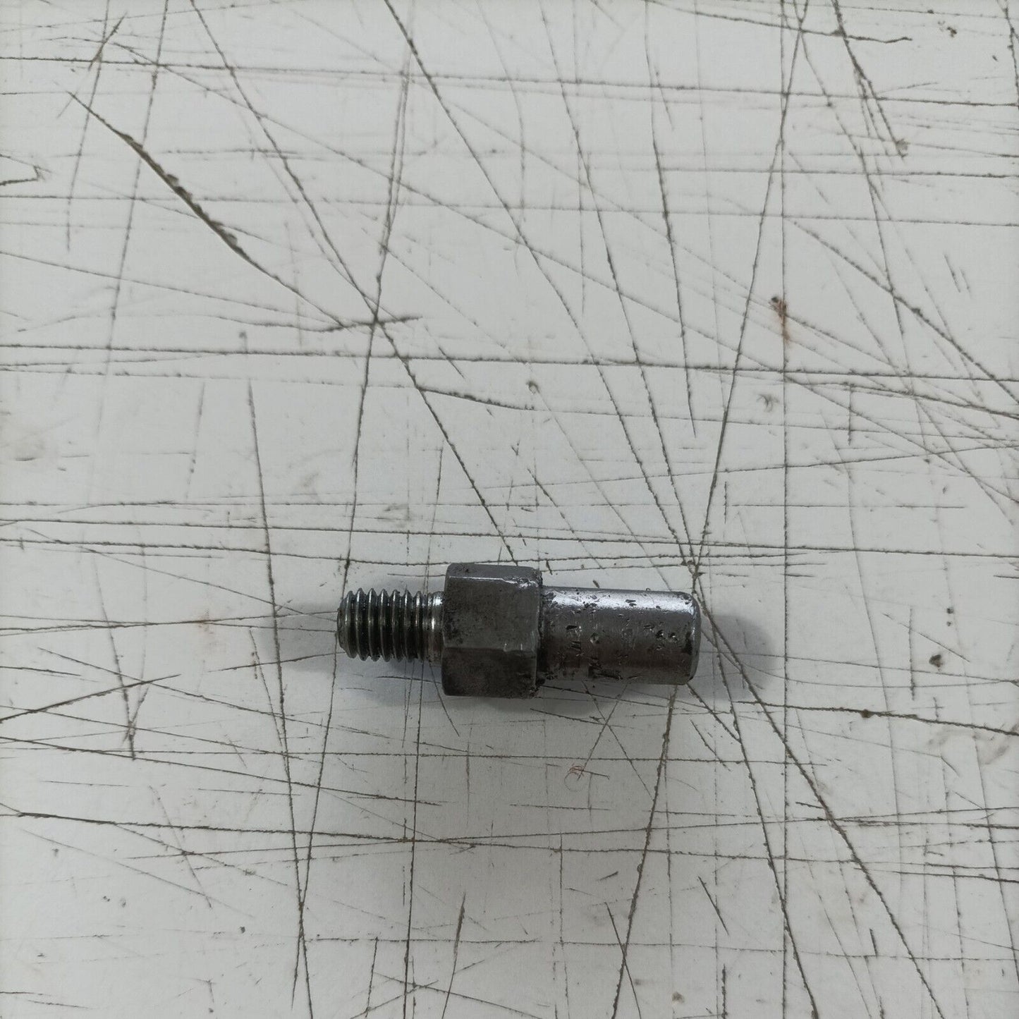 MOTOSEGA OLEOMAC OM 251 PERNO bullone PASSAGGIO CATENA LAMA ricambi usati