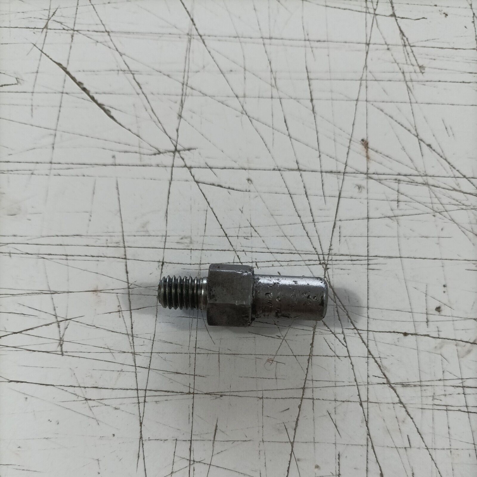 MOTOSEGA OLEOMAC OM 251 PERNO bullone PASSAGGIO CATENA LAMA ricambi usati