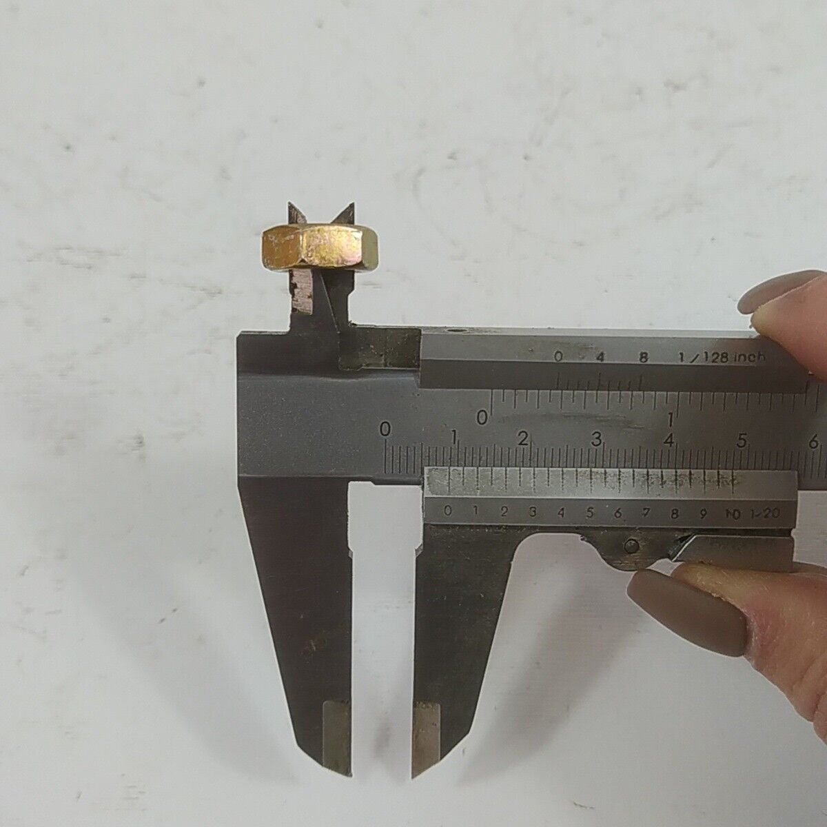Ricambi DADO ALBERO MOTORE per decespugliatore TANAKA 501 ik usati
