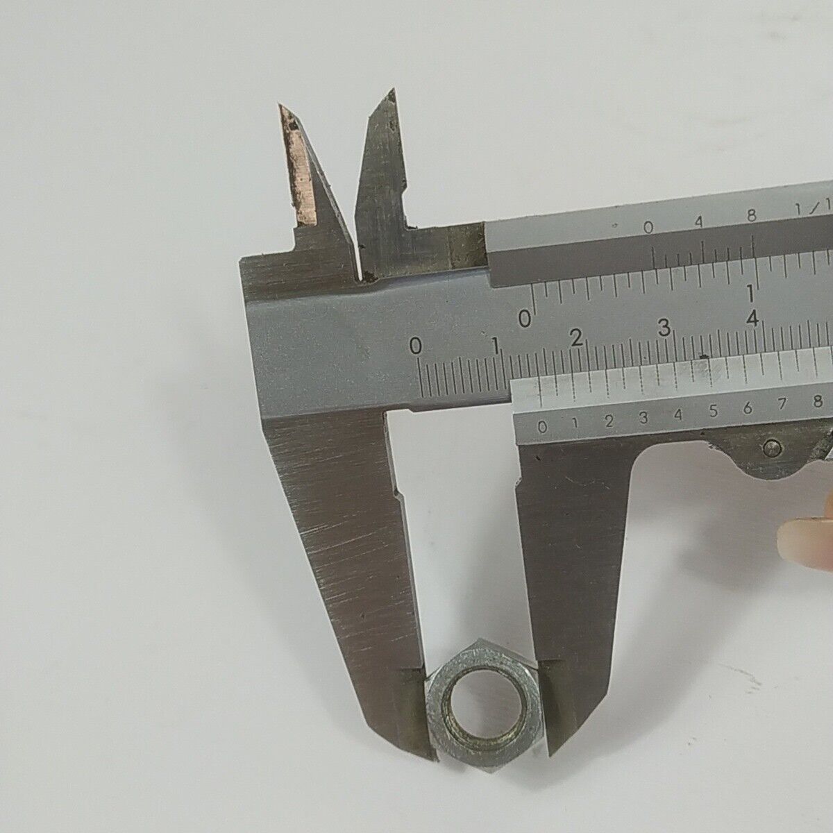 Ricambio per motosega ALPINA 500 DADO LATO VOLANO ALBERO MOTORE usato