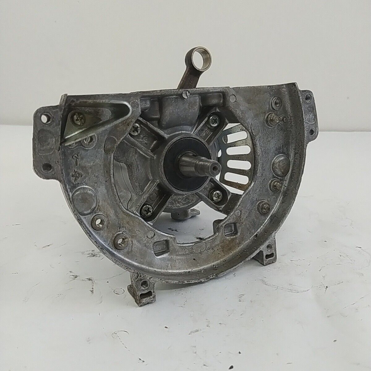 Ricambio CARTER BASAMENTO CILINDRO usato per decespugliatore KAWASAKI TD 40