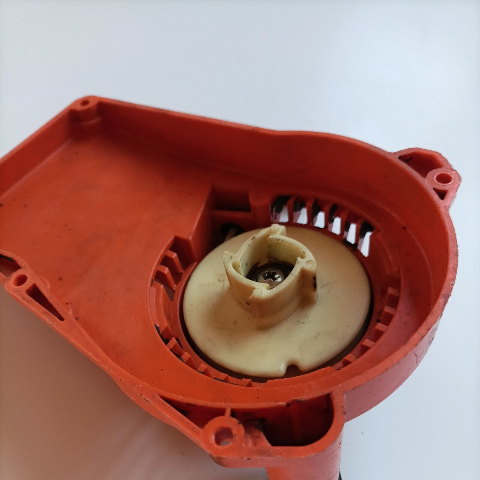 COPERCHIO avviamento PER MOTOSEGA EMAK OLEO MAC 935 EFCO 134 135 ricambi usati