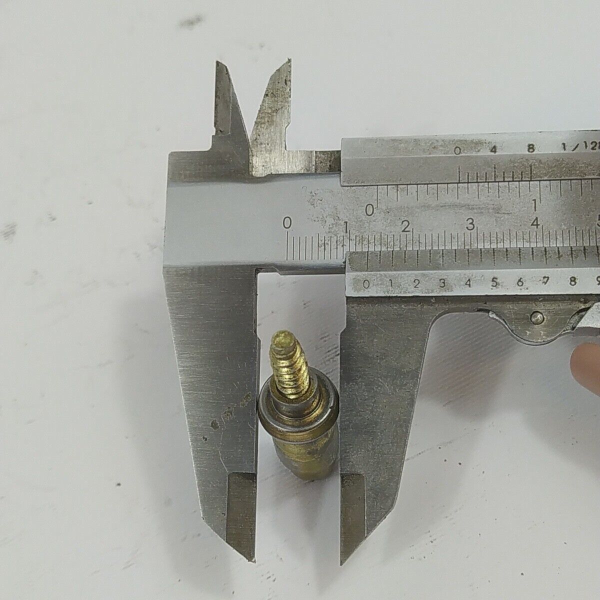 Ricambio per motosega CASTOR ALPINA 450 VITI IMPUGNATURA MANICO MANIGLIA Usato
