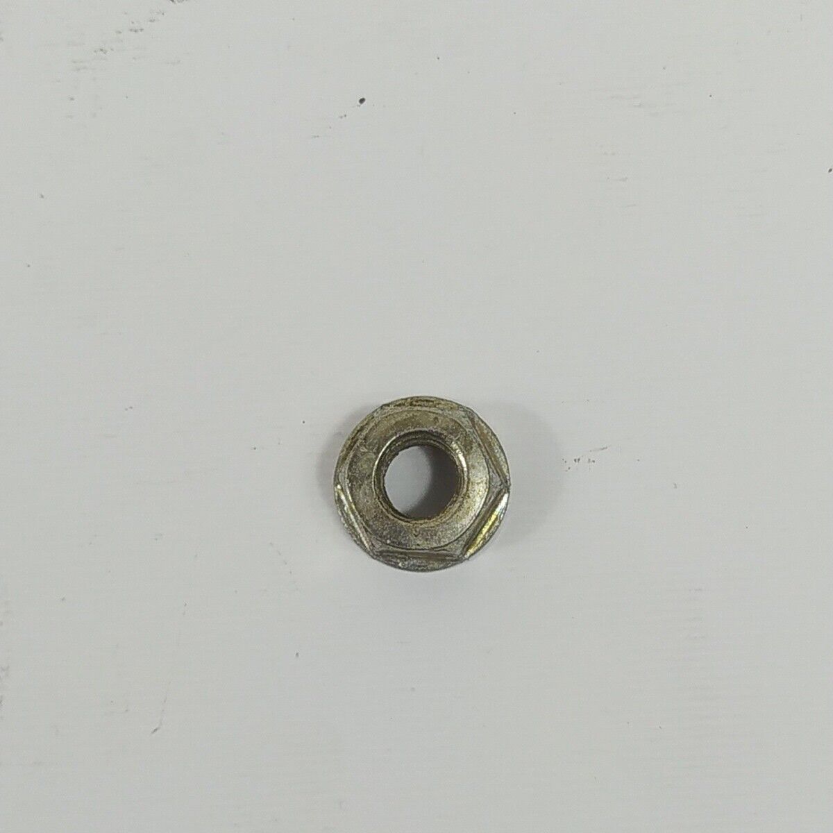 Ricambi usati per decespugliatore MCCULLOCH BP 38 AV DADO LATO VOLANO 