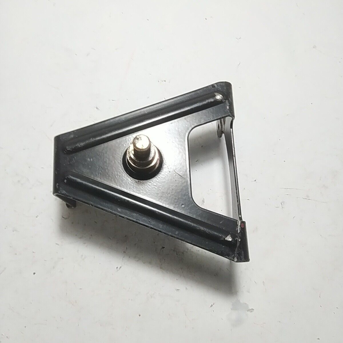 Ricambio STAFFA MOTORE A ZAINO Usato per decespugliatore Mcculloch ELITE 3800