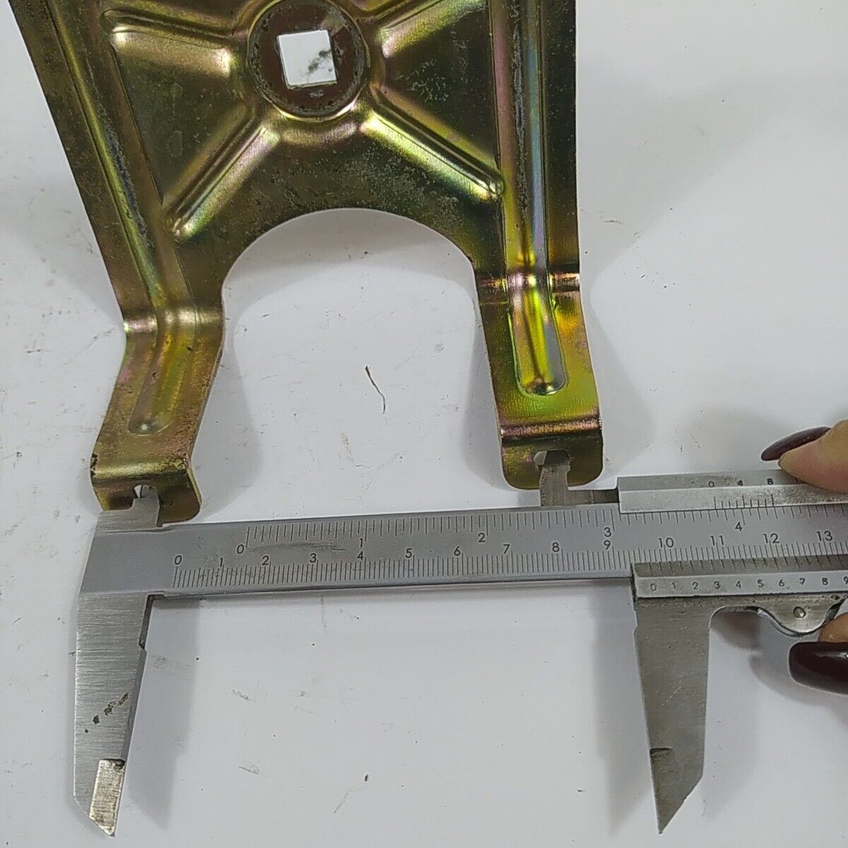 Ricambio STAFFA serbatoio CARBURANTE usato per decespugliatore Emak Efco 8425