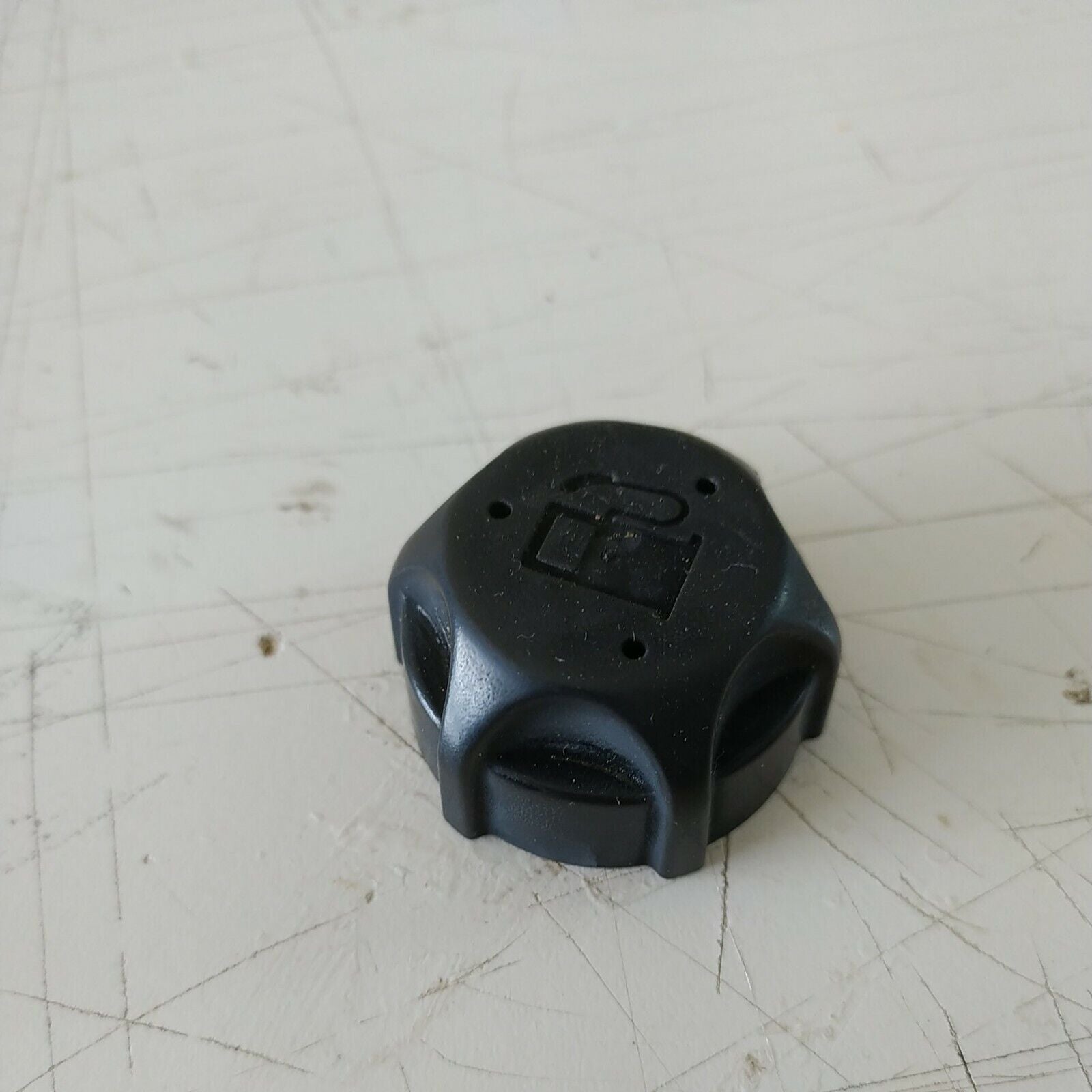 TAPPO CARBURANTE SERBATOIO BRIGGS & STRATTON TOSAERBA XC 35 ricambi usati