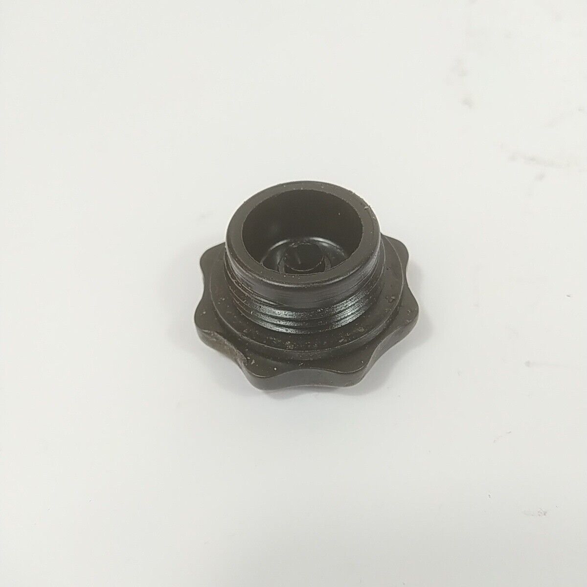 Ricambio per motosega STIHL 08 S TAPPO SERBATOIO OLIO ORIGINALE usato