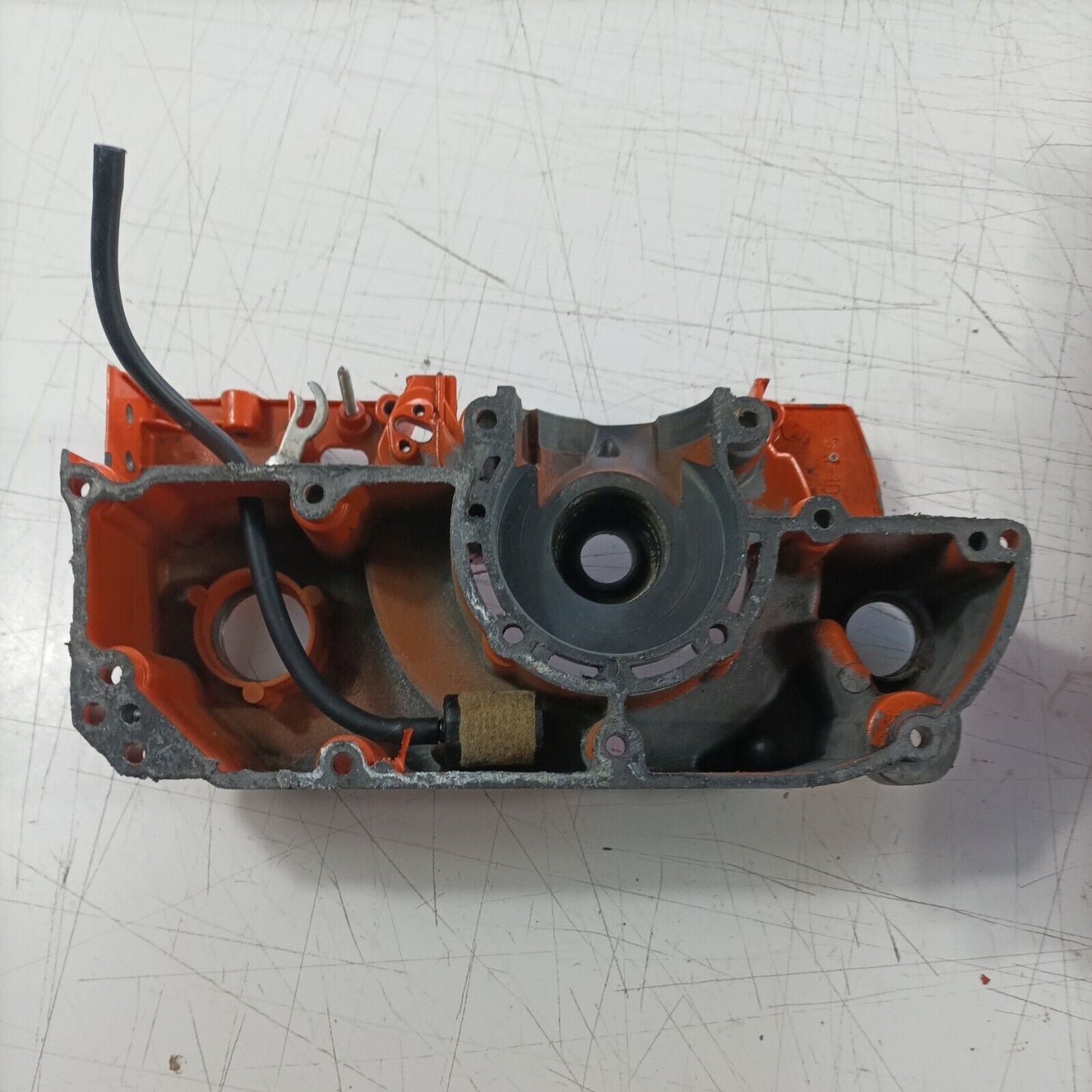 MOTOSEGA OLEOMAC OM 251 CARTER basamento CON SERBATOIO CARBURANTE ricambi usati