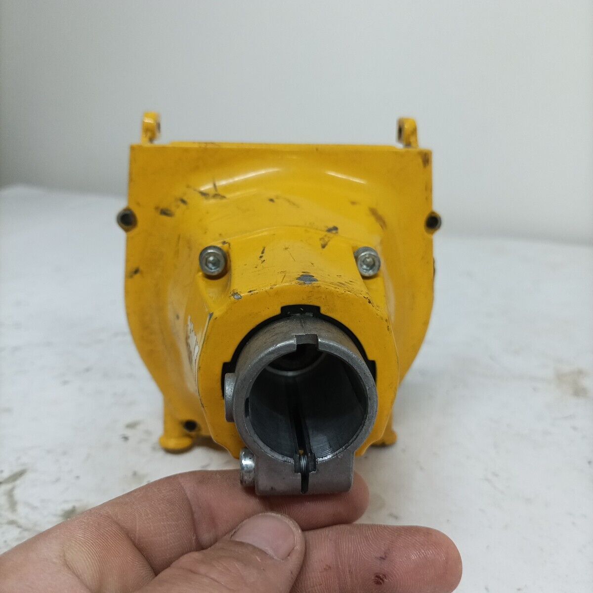 Ricambio supporto CAMPANA FRIZIONE usato decespugliatore EMAK DYNAMAC DB 30 L