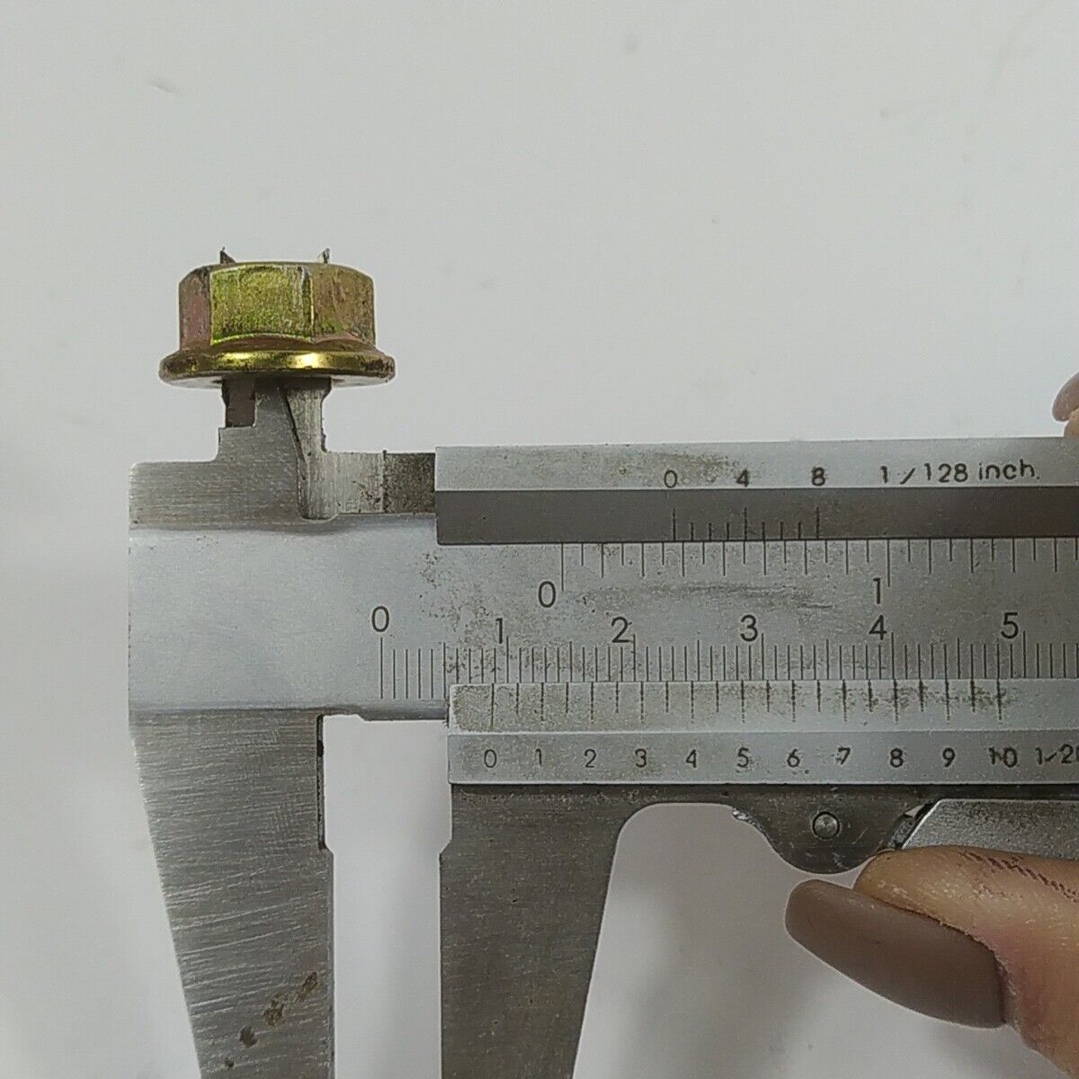 Ricambio DADO VOLANO albero motore usato per decespugliatore Komatsu ZENOAH G4K