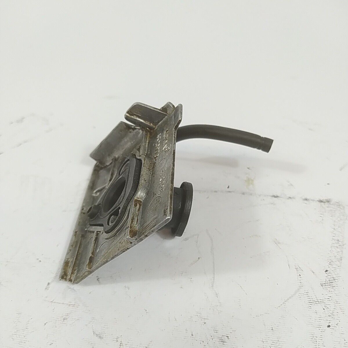 ricambio per motosega CASTOR ALPINA 450 FLANGIA COLLETTORE CARBURATORE usato