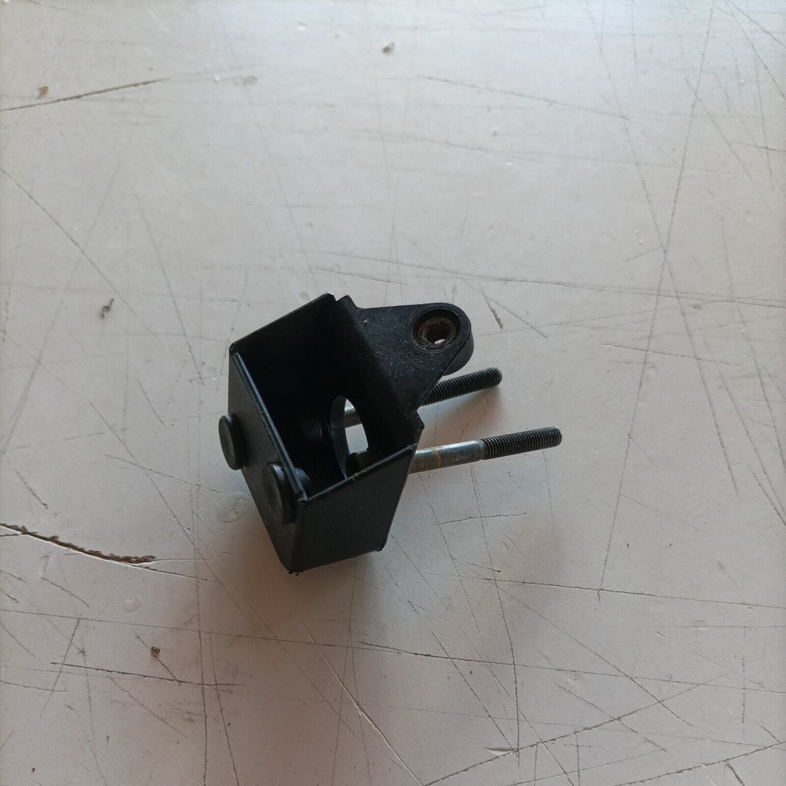 MOTOSEGA OLEO MAC 350 A SUPER supporto FILTRO ARIA E CARBURATORE ricambi usati