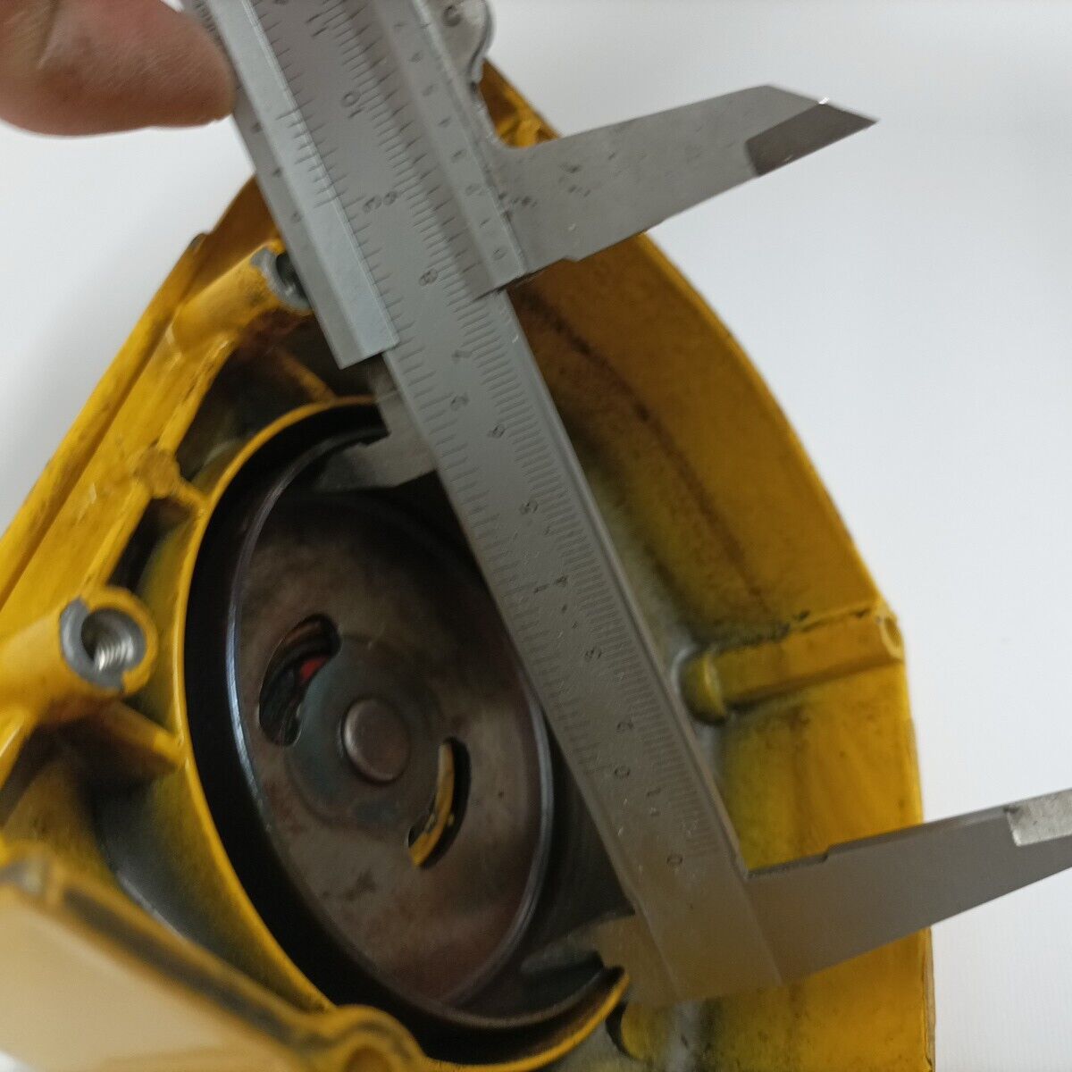 Ricambio supporto CAMPANA FRIZIONE usato decespugliatore EMAK DYNAMAC DB 40 L