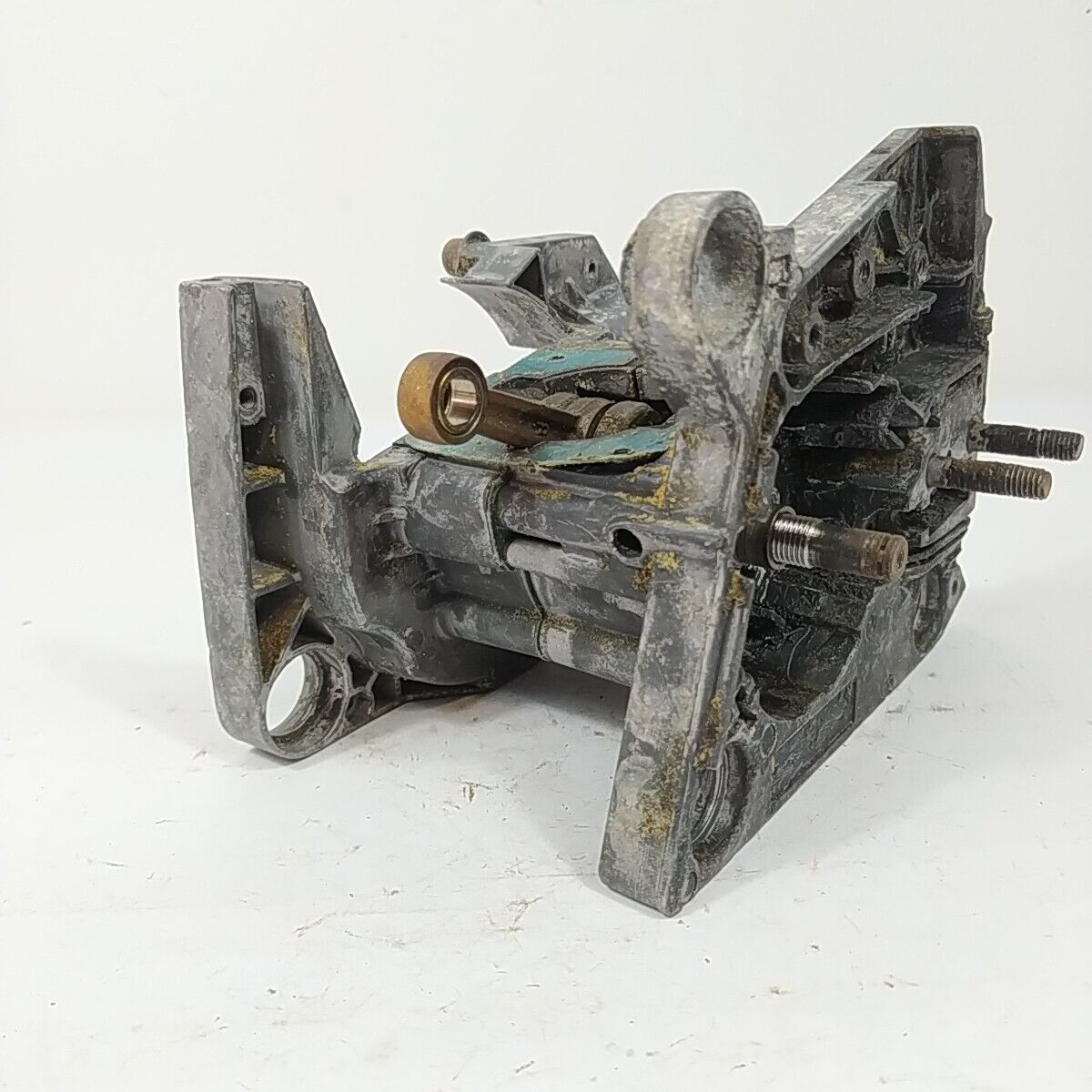 Ricambio CARTER BASAMENTO ALBERO MOTORE PER MOTOSEGA ALPINA CASTOR CP 510 usato 