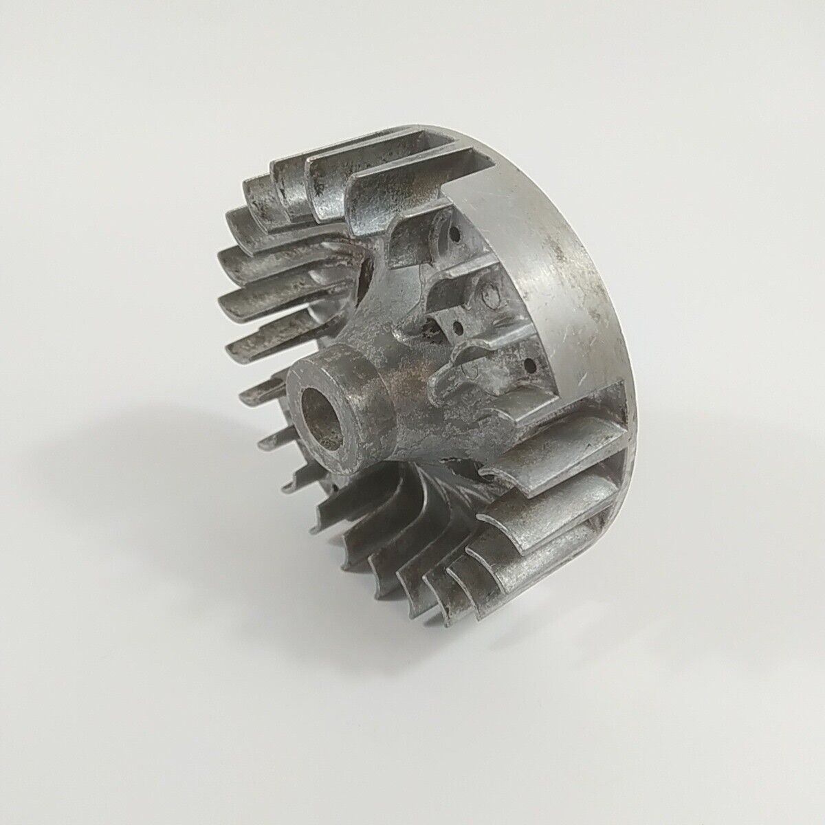 Ricambi per DECESPUGLIATORE ALPINA VIP 52 VOLANO MAGNETICO DI AVVIAMENTO usato