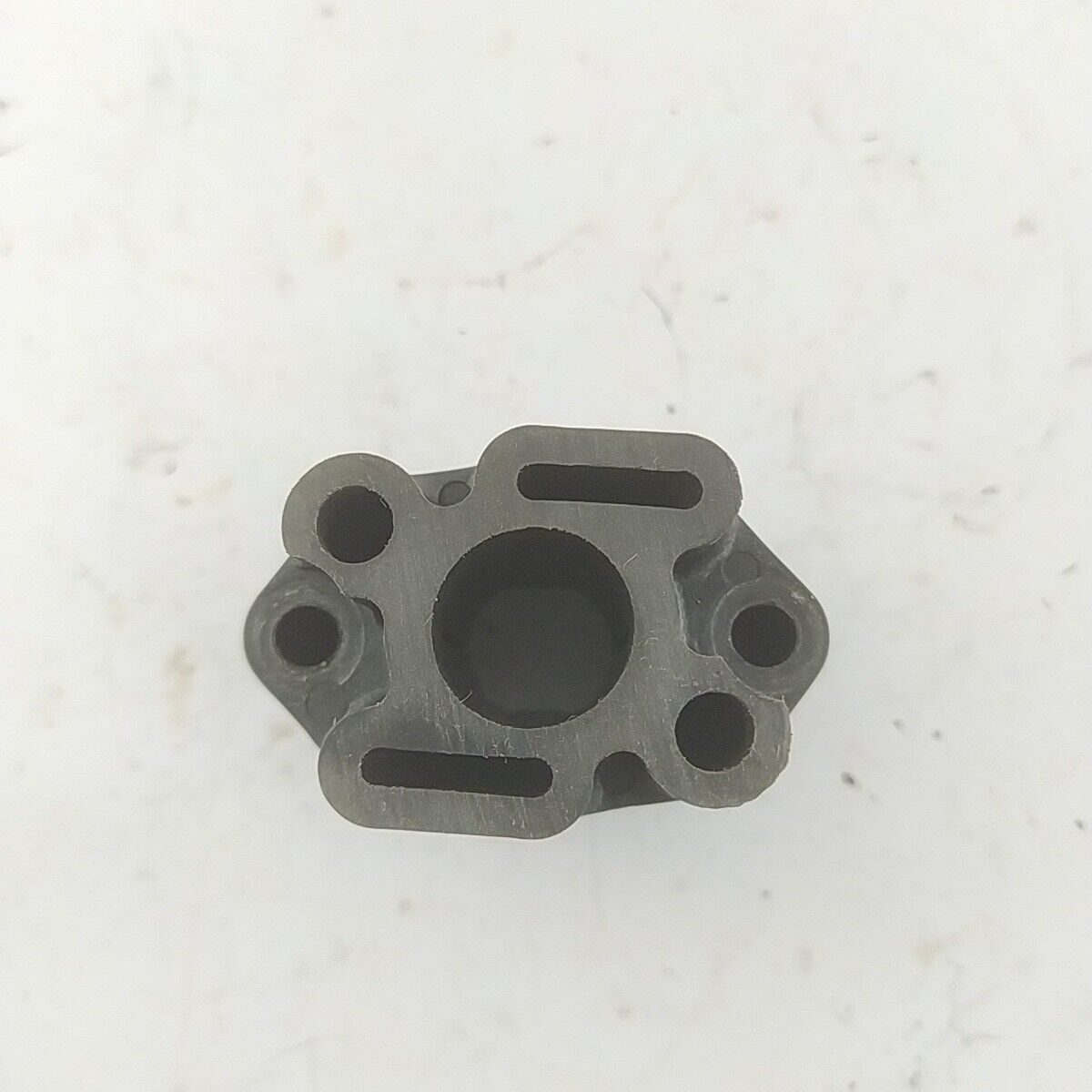 Ricambi FLANGIA COLLETTORE CARBURATORE usati decespugliatore Komatsu ZENOAH G5K