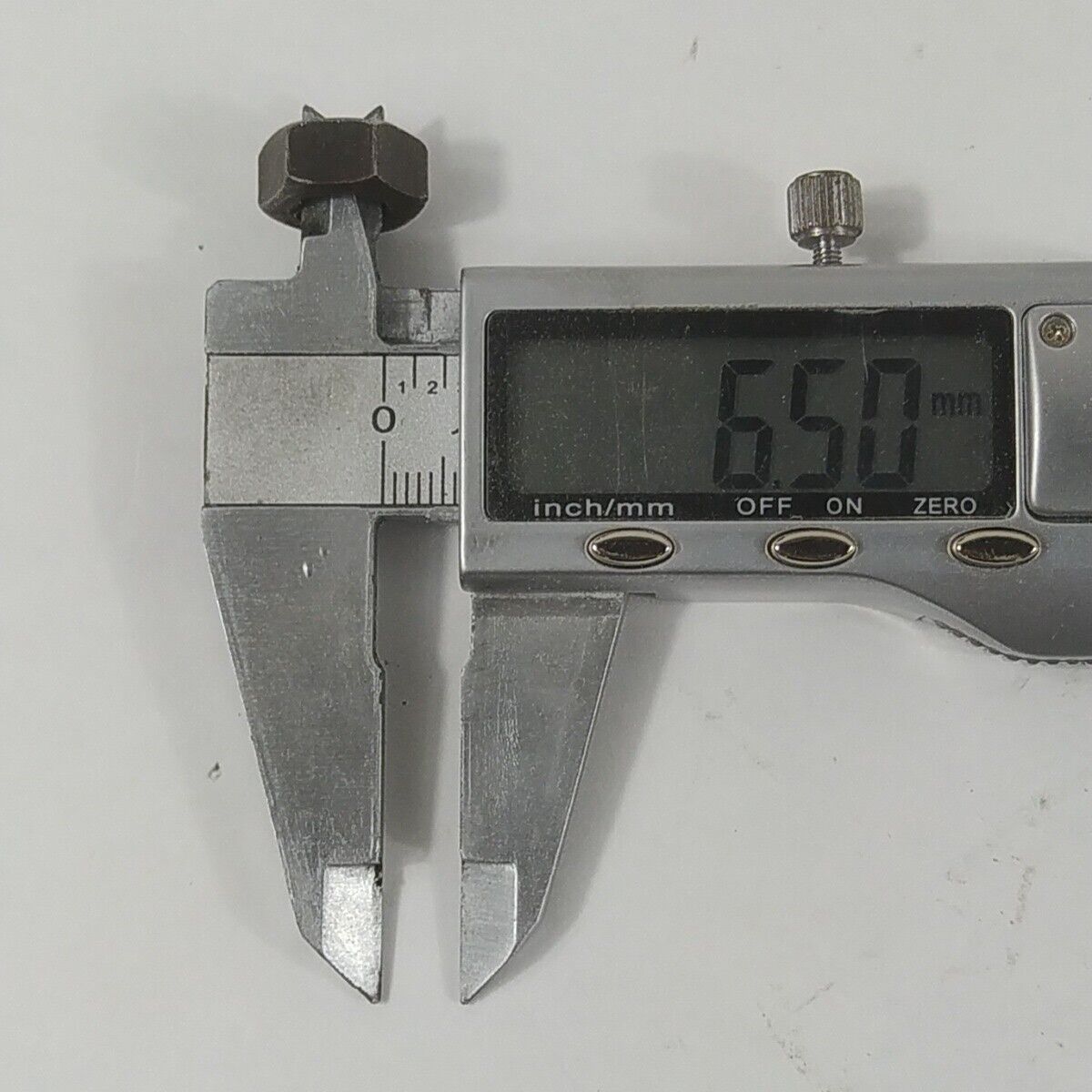 Ricambi DECESPUGLIATORE HUSQVARNA 39 R usati DADO bullone VOLANO DI ACCENSIONE