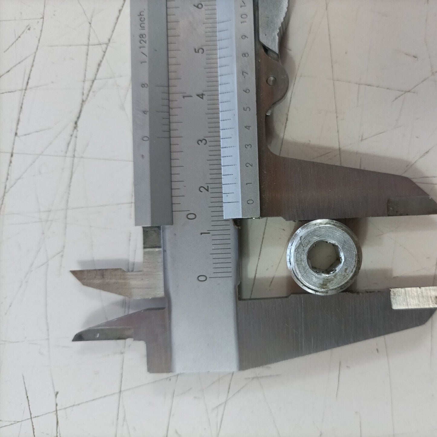 MOTOSEGA OLEOMAC OM 251 tappo POMPA DELL'OLIO IN ALLUMINIO ricambi usati