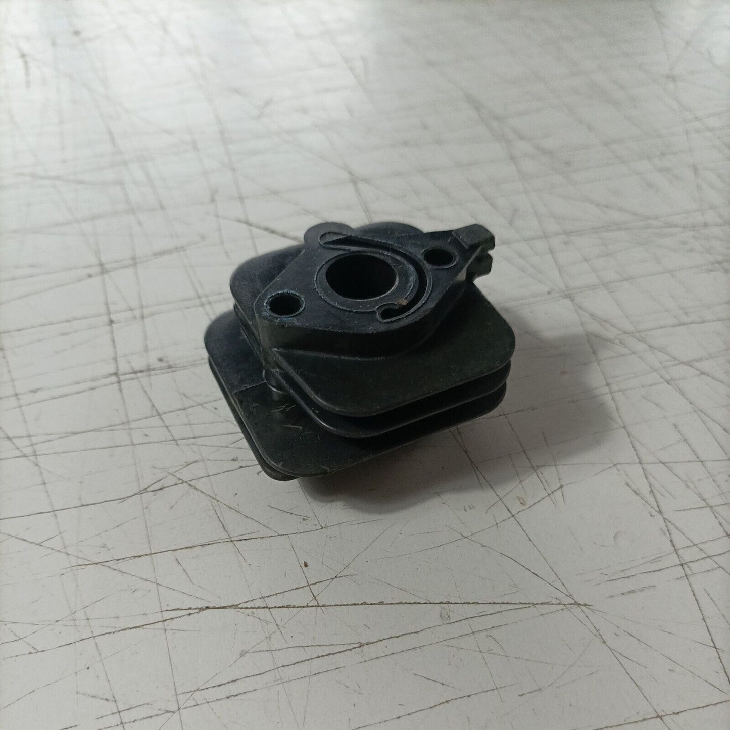 FLANGIA collettore CARBURATORE PER MOTOSEGA CASTEL CS 39 ALPINA P390 usato