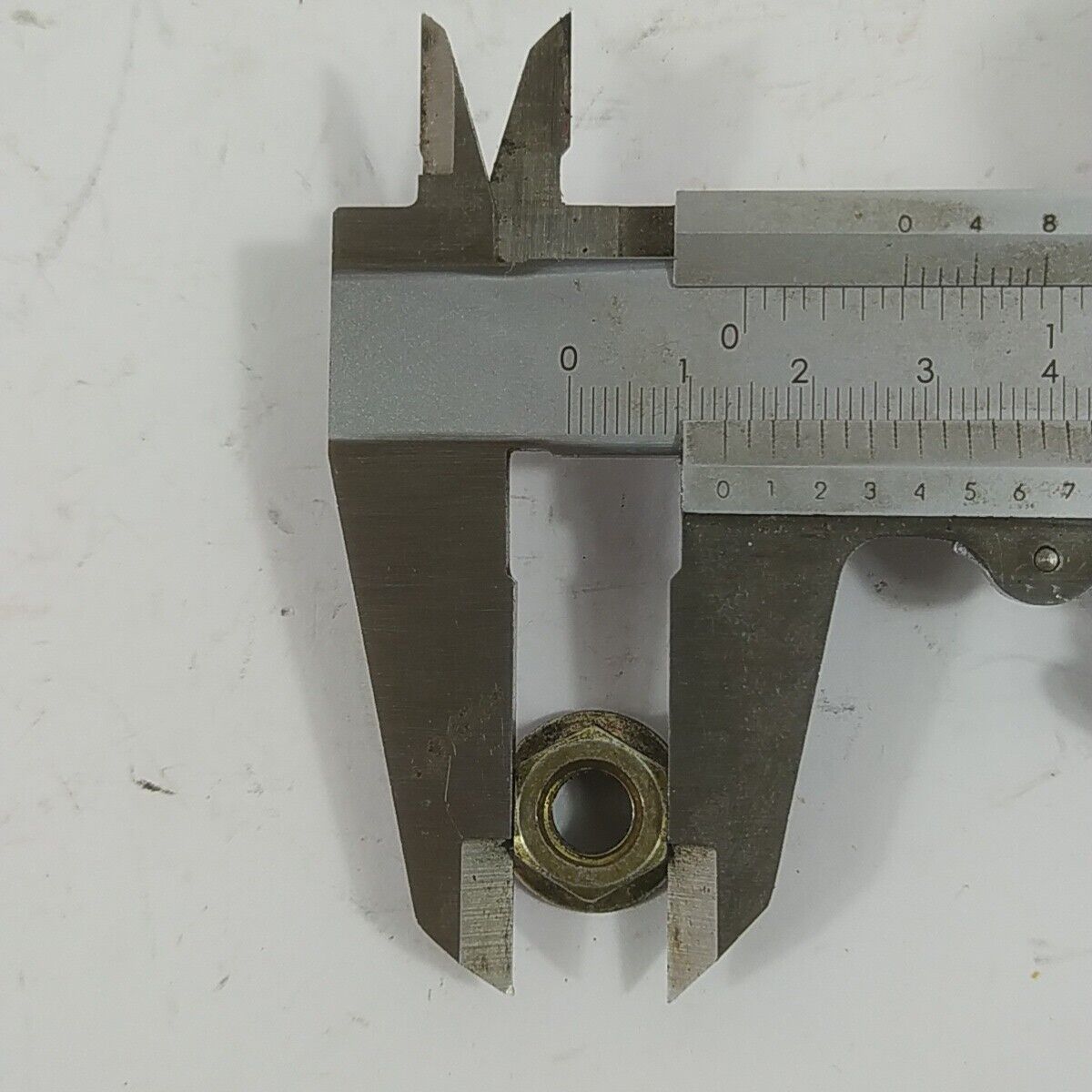 Ricambio DECESPUGLIATORE ALPINA STAR 41 DADO VOLANO albero motore usato