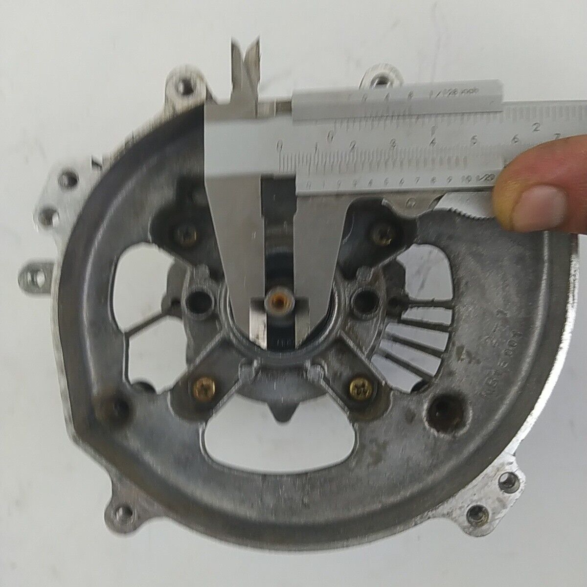 Ricambio BASAMENTO E ALBERO MOTORE usato per decespugliatore MITSUBISHI TL 52