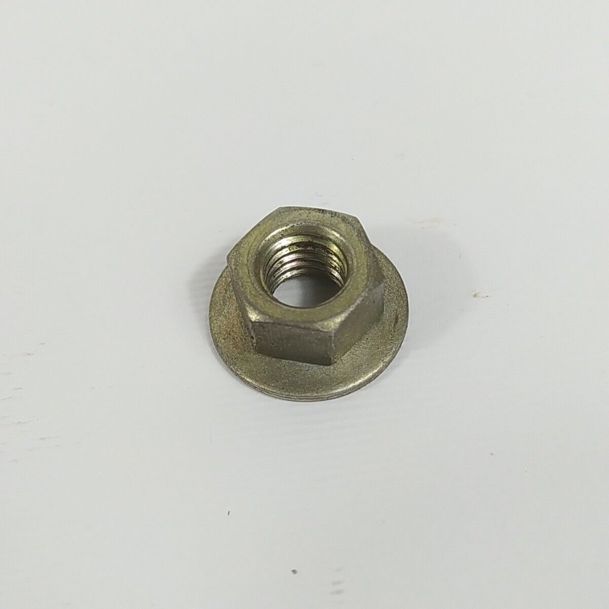 Ricambio usato DADO BULLONI FERMO ALBERO MOTORE decespugliatore MITSUBISHI T200