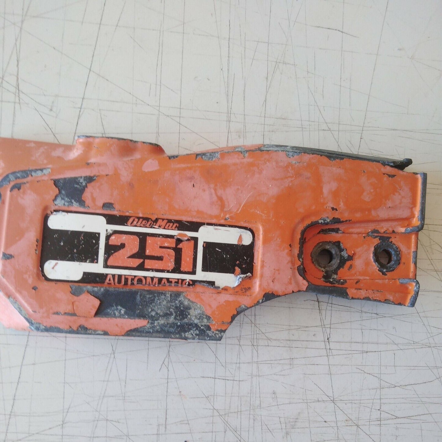 COPERCHIO carter COPRI CATENA PER MOTOSEGA OLEO-MAC 251 AUTOMATIC ricambi usati