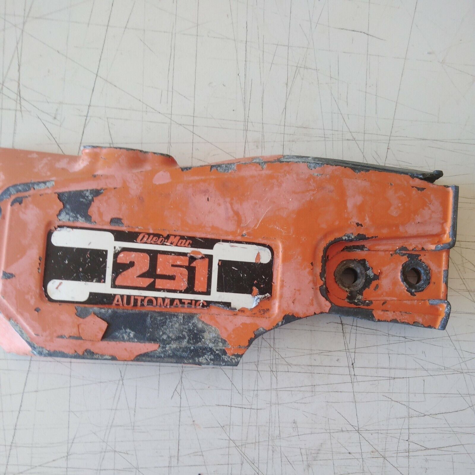 COPERCHIO carter COPRI CATENA PER MOTOSEGA OLEO-MAC 251 AUTOMATIC ricambi usati