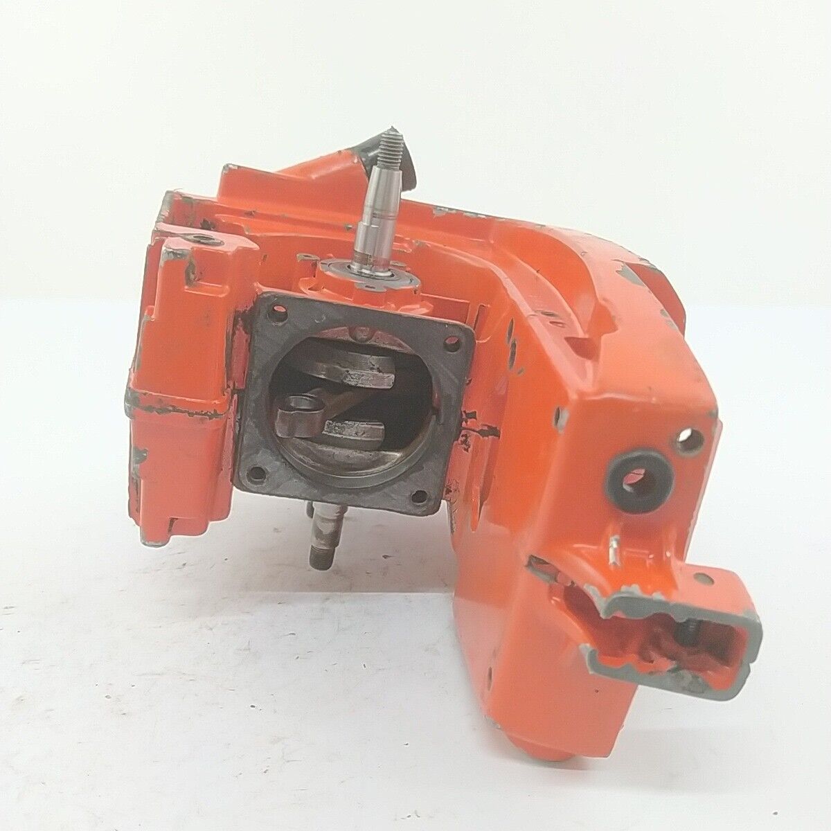 Ricambi TELAIO BASAMENTO ALBERO MOTORE usati per motosega CASTOR C70 ALPINA A70 