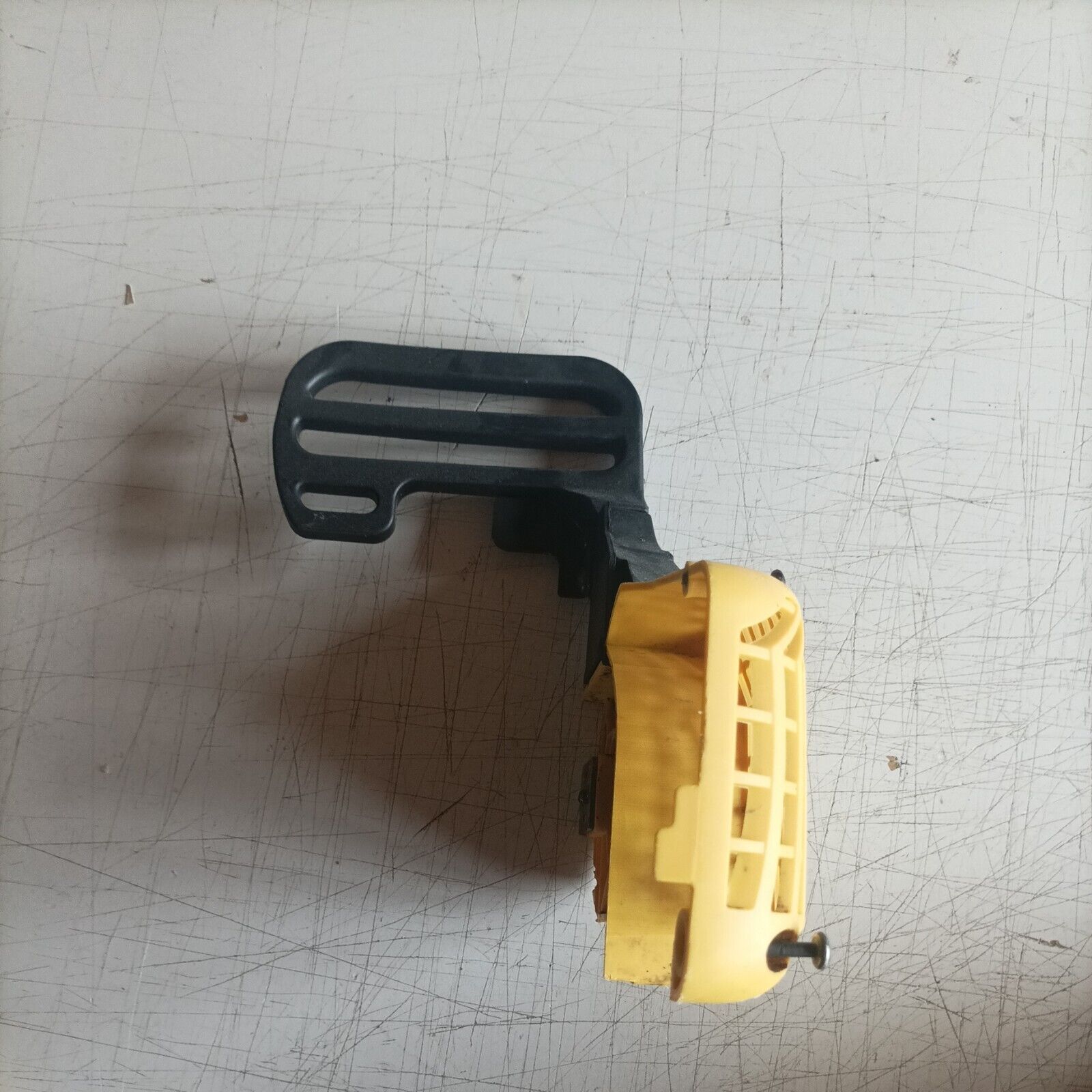 coperchio protezione FRENO CATENA PER MOTOSEGA KENDO CHAIN SAW 38 Cc usato