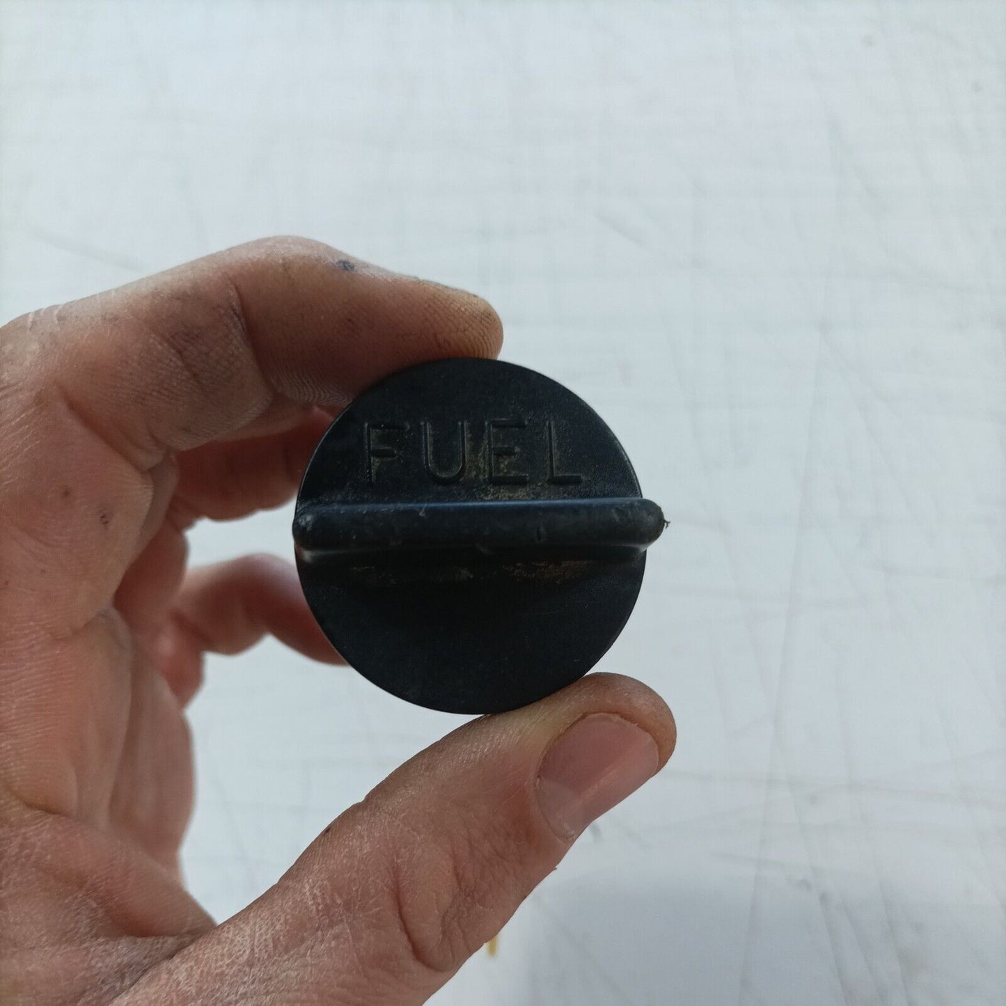 MOTOSEGA OLEOMAC OM 251 KIT TAPPO SERBATOIO CARBURANTE MISCELA ricambi usati