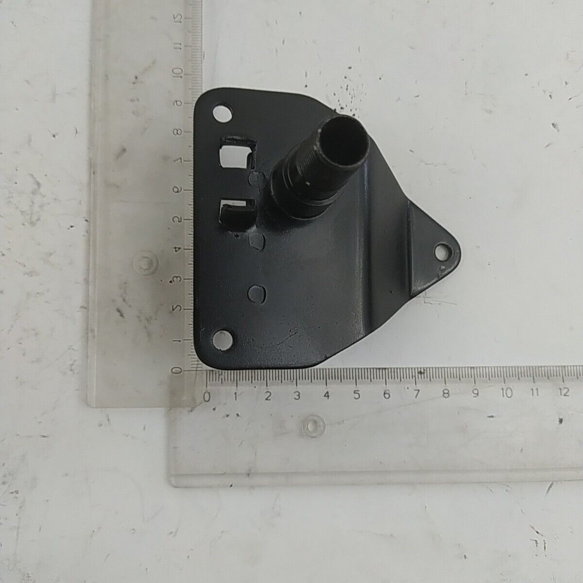 Ricambio STAFFA MOTORE Usato per decespugliatore  A ZAINO Komatsu ZENOAH G4K