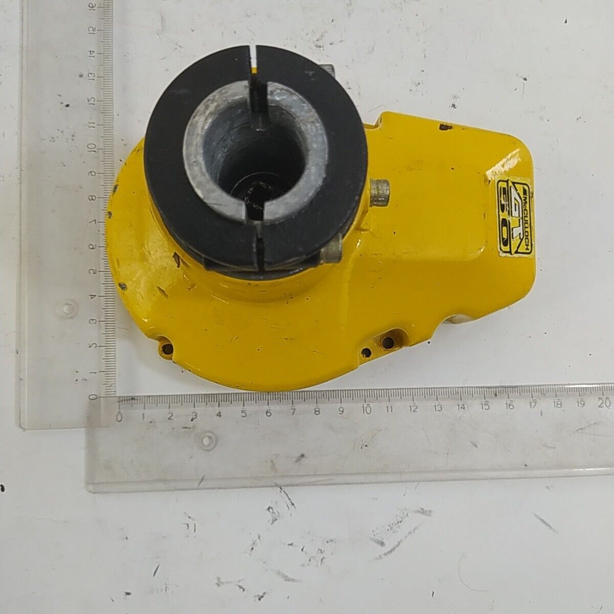 Ricambio SUPPORTO CAMPANA FRIZIONE usato DECESPUGLIATORE MCCULLOCH GT 50