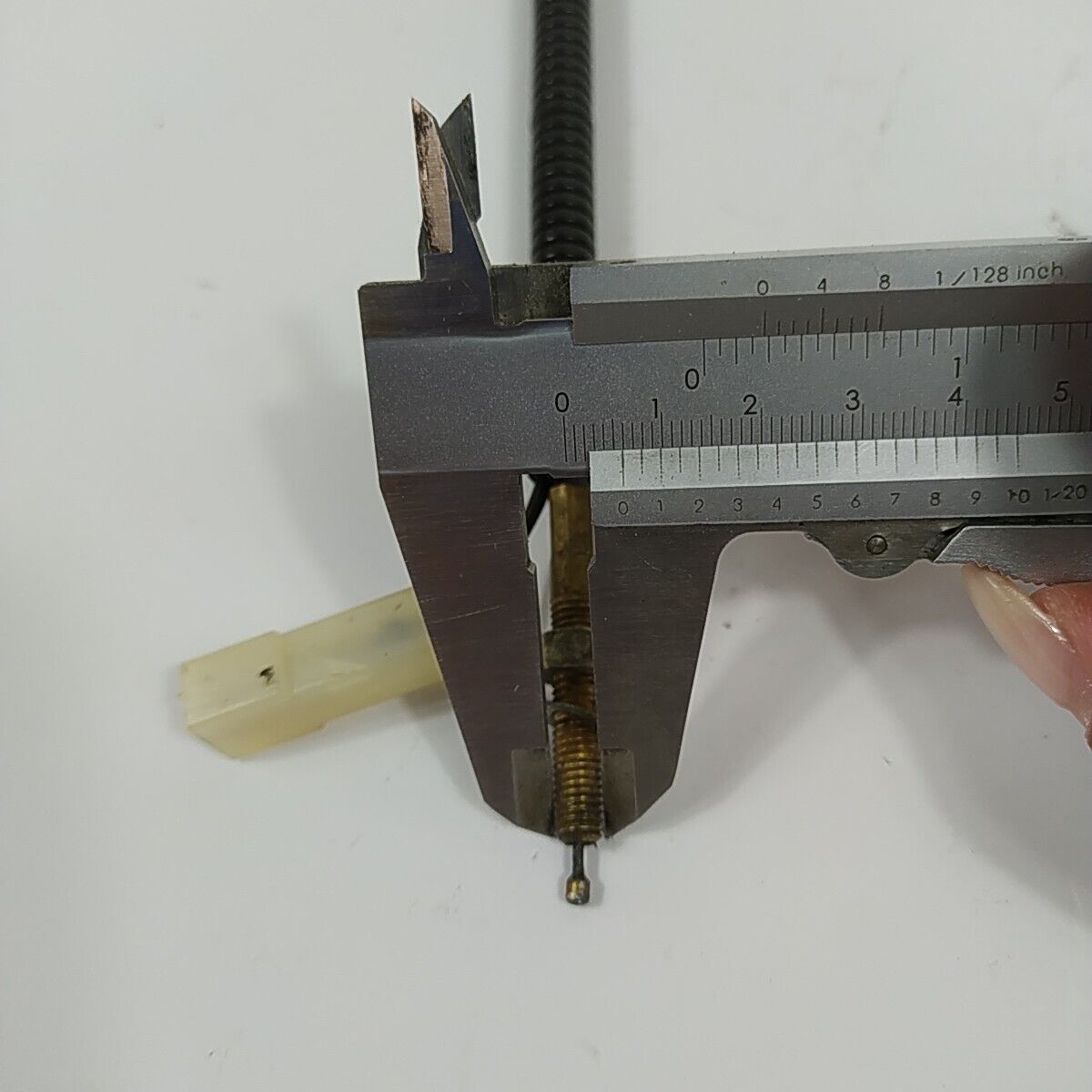 Ricambio MANIGLIA IMPUGNATURA 25 usato per DECESPUGLIATORE MCCULLOCH GT 50