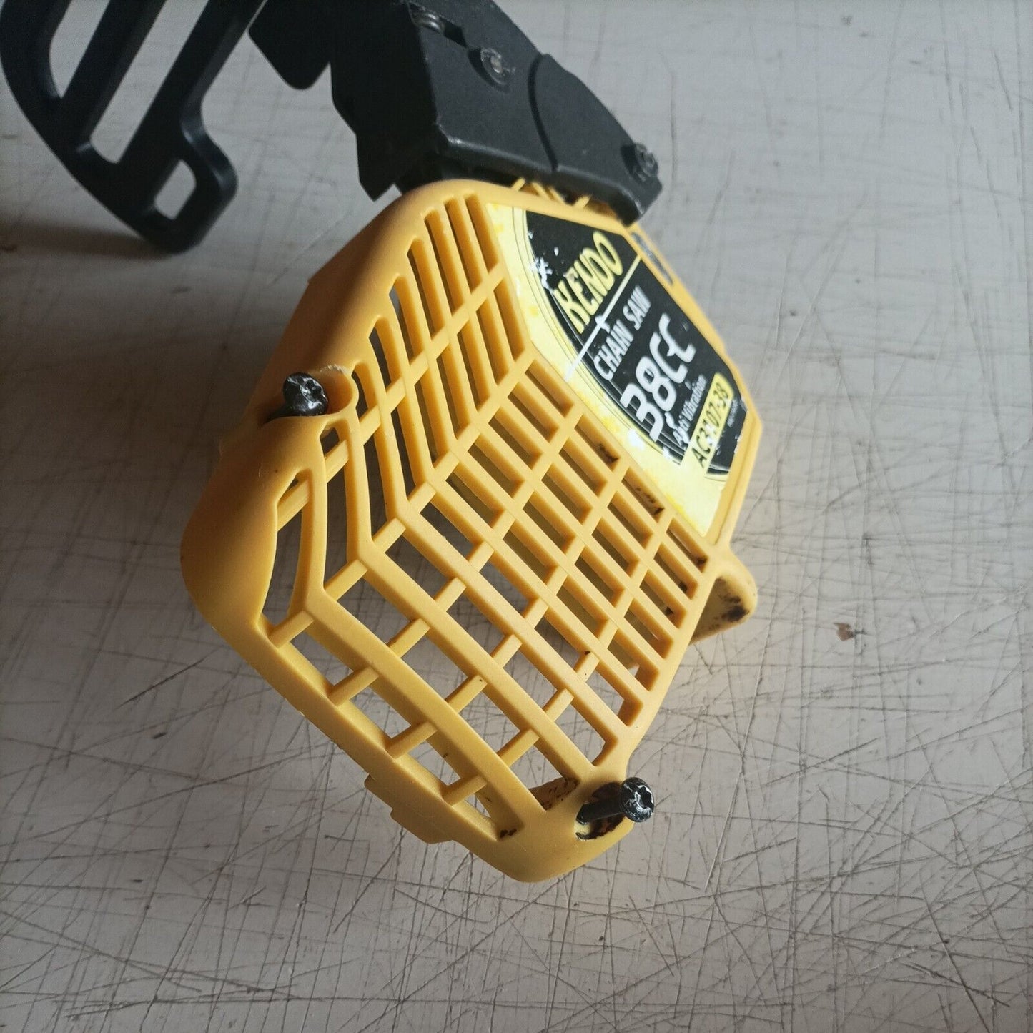 coperchio protezione FRENO CATENA PER MOTOSEGA KENDO CHAIN SAW 38 Cc usato