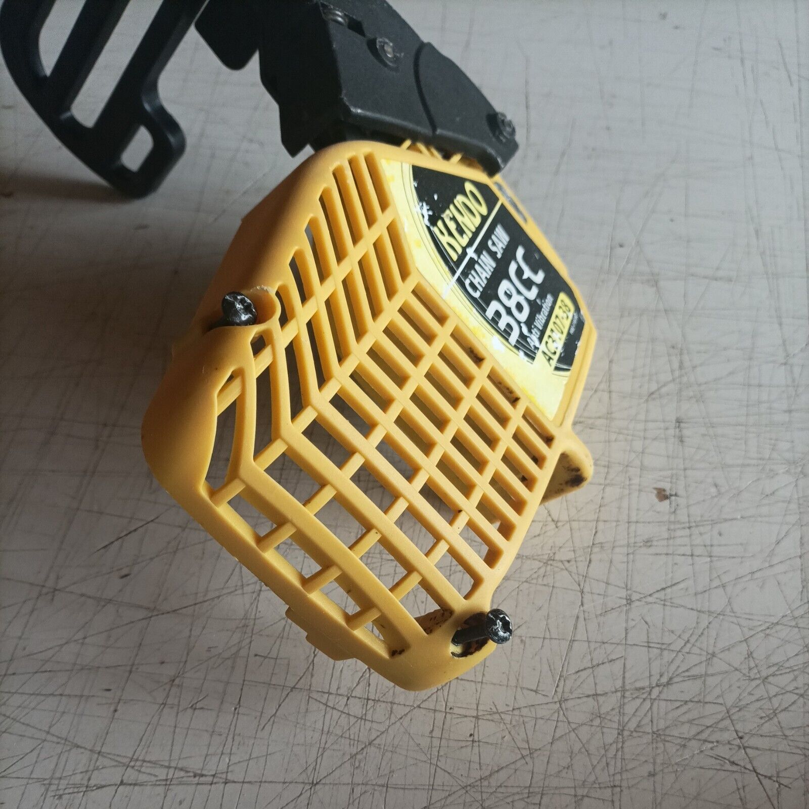 coperchio protezione FRENO CATENA PER MOTOSEGA KENDO CHAIN SAW 38 Cc usato