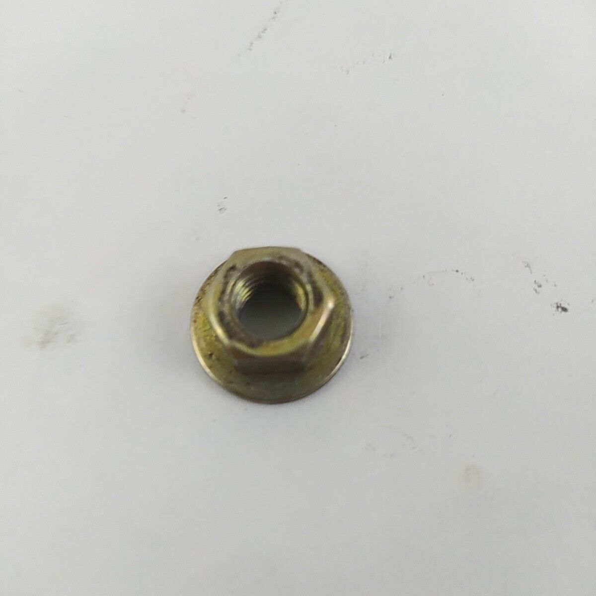 Ricambio DADO ALBERO MOTORE usato decespugliatore MITSUBISHI TL 52