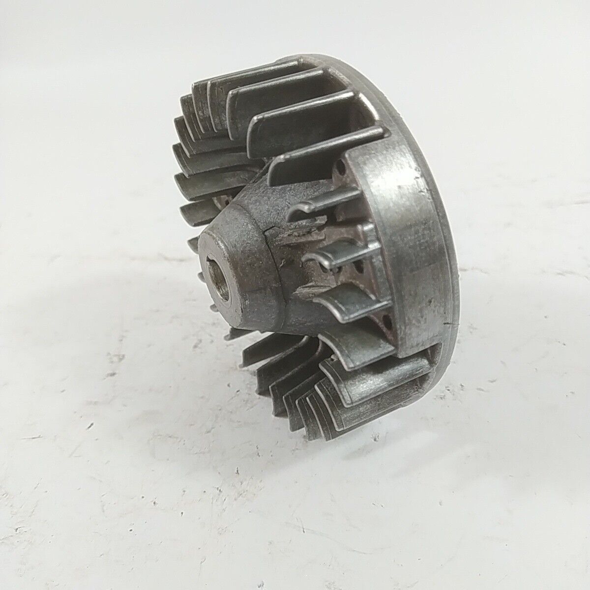 Ricambio DECESPUGLIATORE ALPINA STAR 41 VOLANO MAGNETICO DI AVVIAMENTO usato