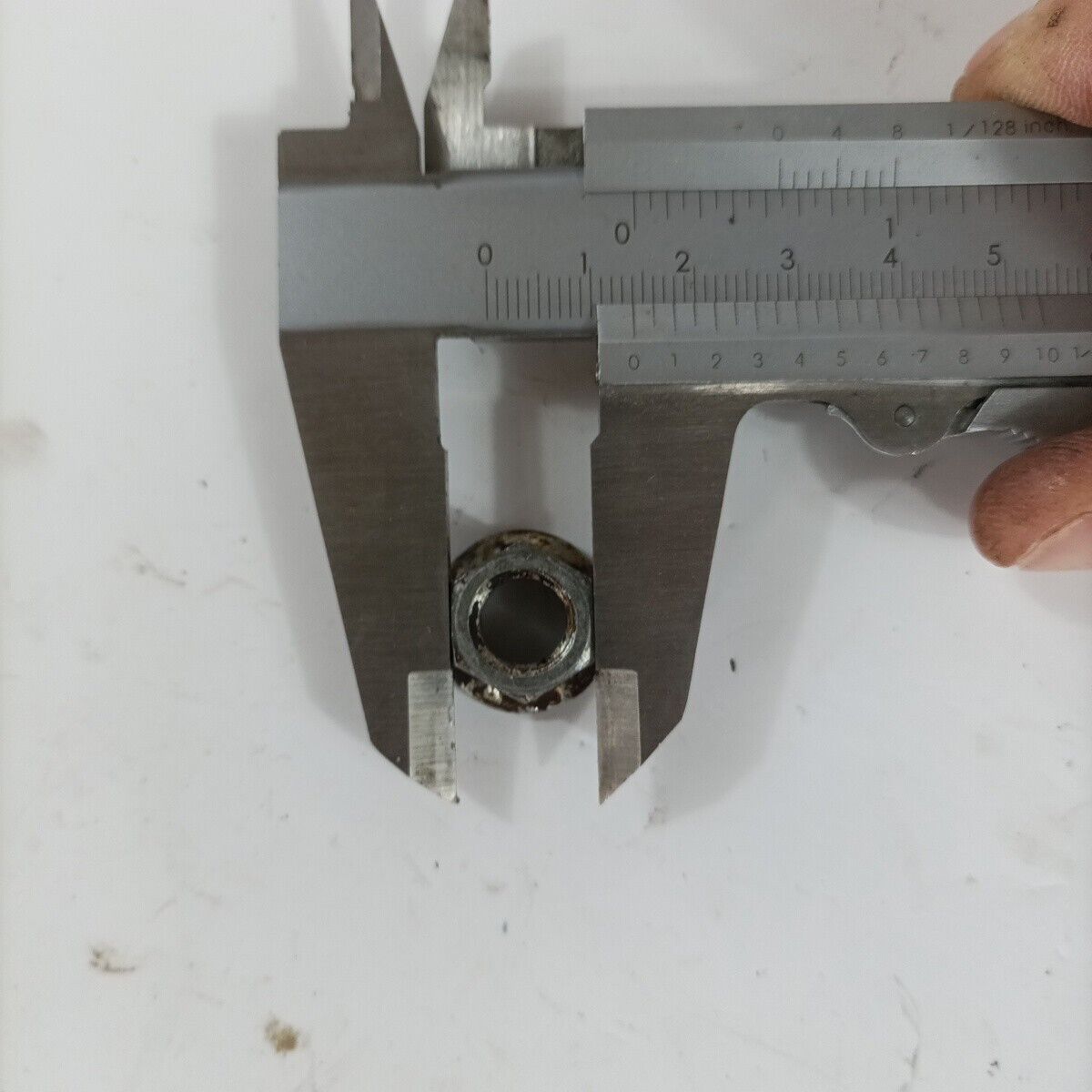 DADO VITE ALBERO MOTORE per DECESPUGLIATORE BLUE BIRD ZANE' ZM  27 ricambi usati