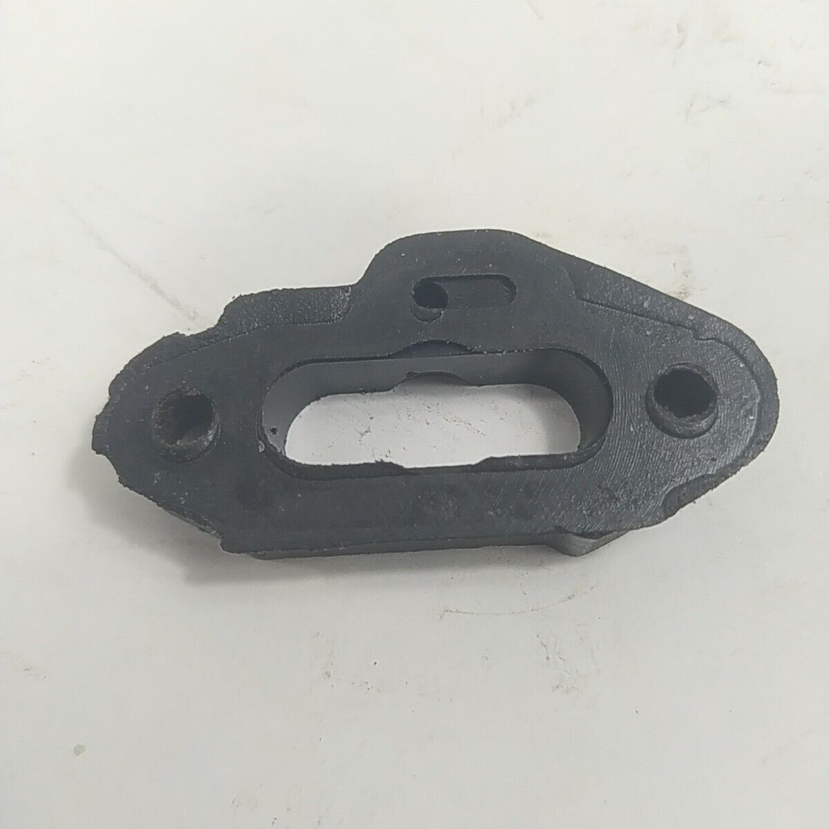 Ricambi FLANGIA COLLETTORE CARBURATORE PER MOTOSEGA MCCULLOCH PRO MAC 555 usati