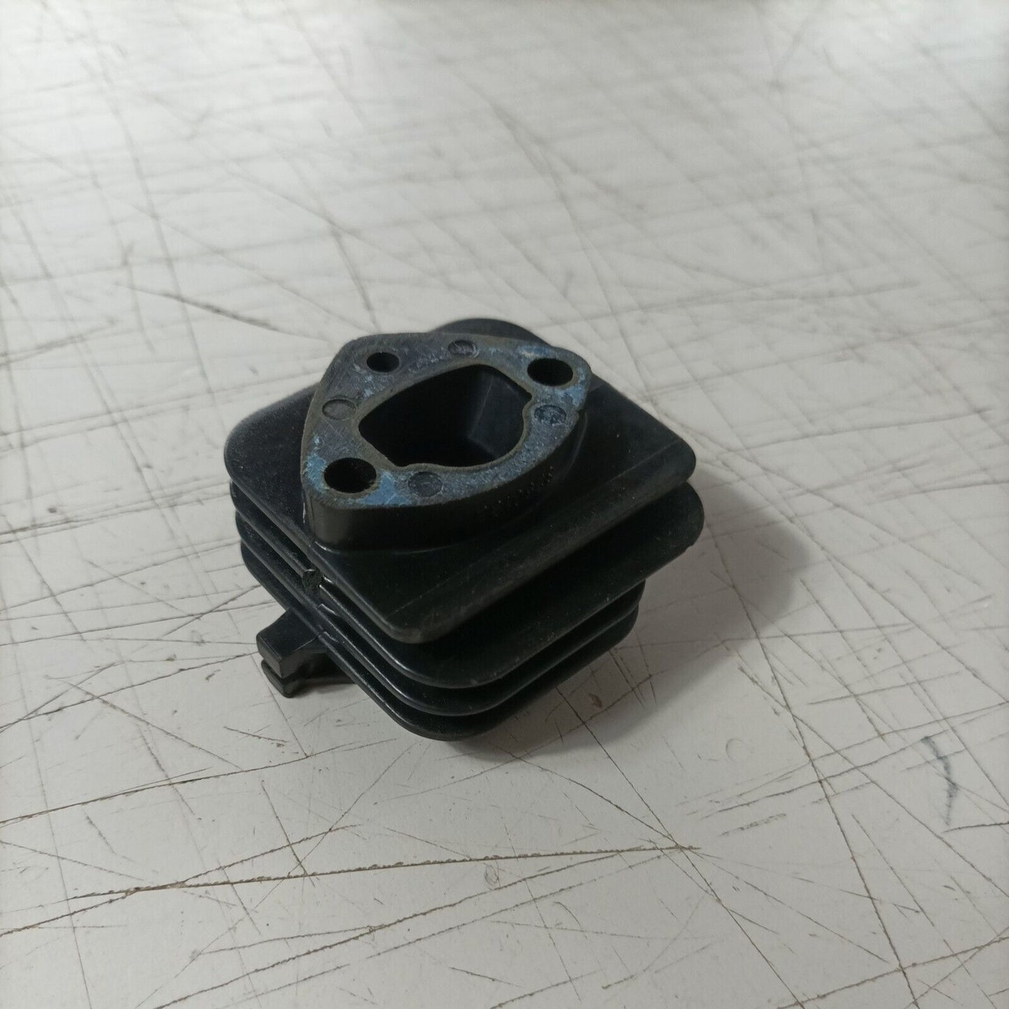 FLANGIA collettore CARBURATORE PER MOTOSEGA CASTEL CS 39 ALPINA P390 usato