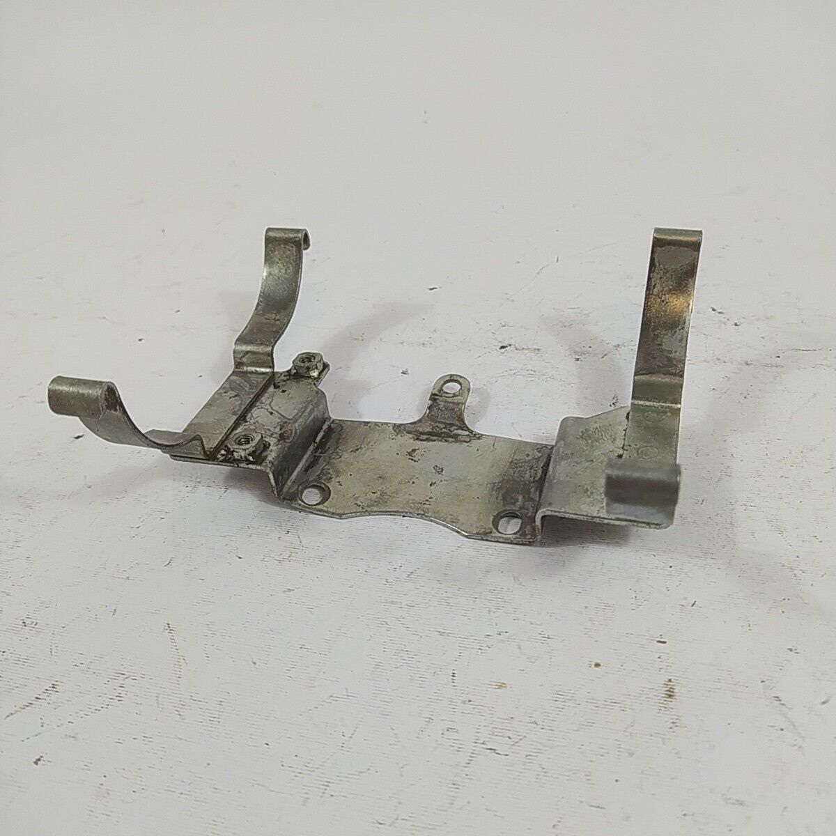 Ricambio DECESPUGLIATORE kawasaki kt 17 STAFFA SERBATOIO CARBURANTE mix usato