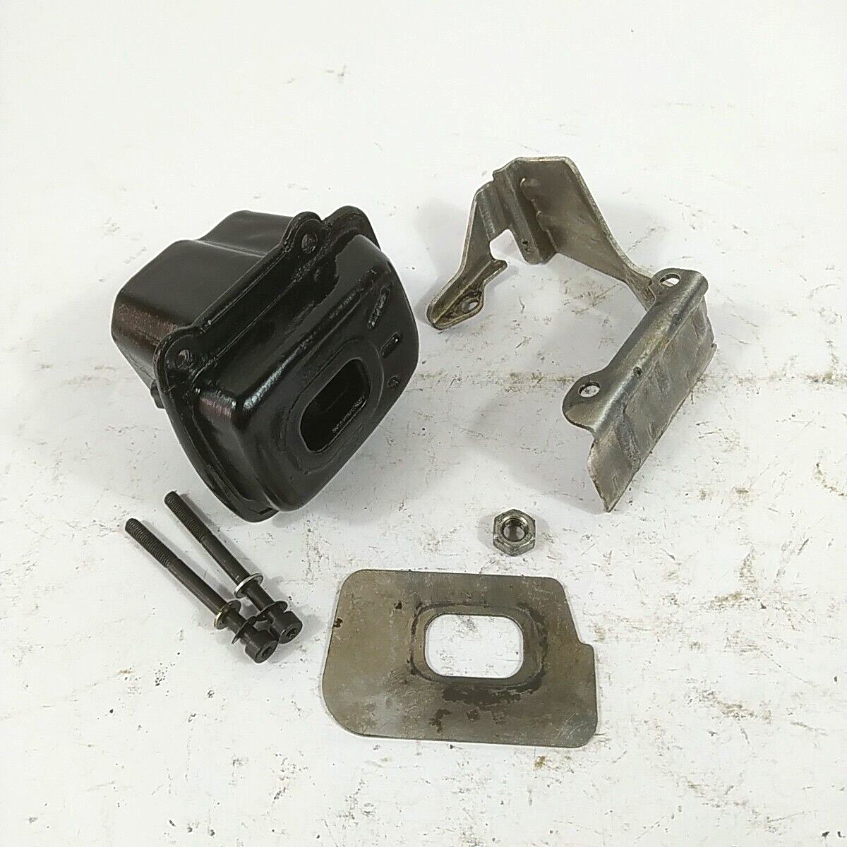 KIT MARMITTA TERMINALE DI SCARICO per motosega OLEO MAC GS 440 ricambi usati