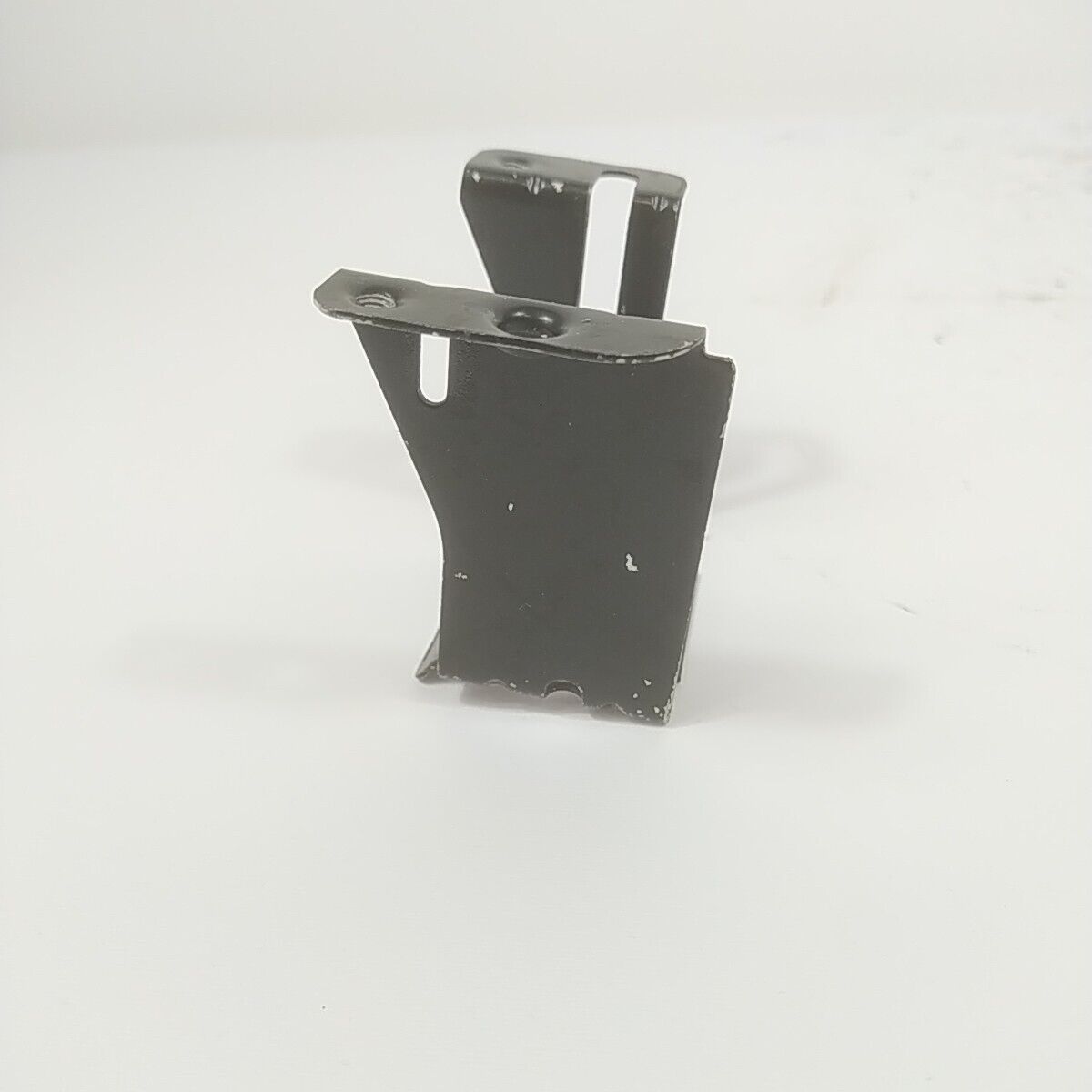 Ricambi STAFFA SUPPORTO CARBURATORE per tosaerba Briggs & Stratton 675 EXi usati