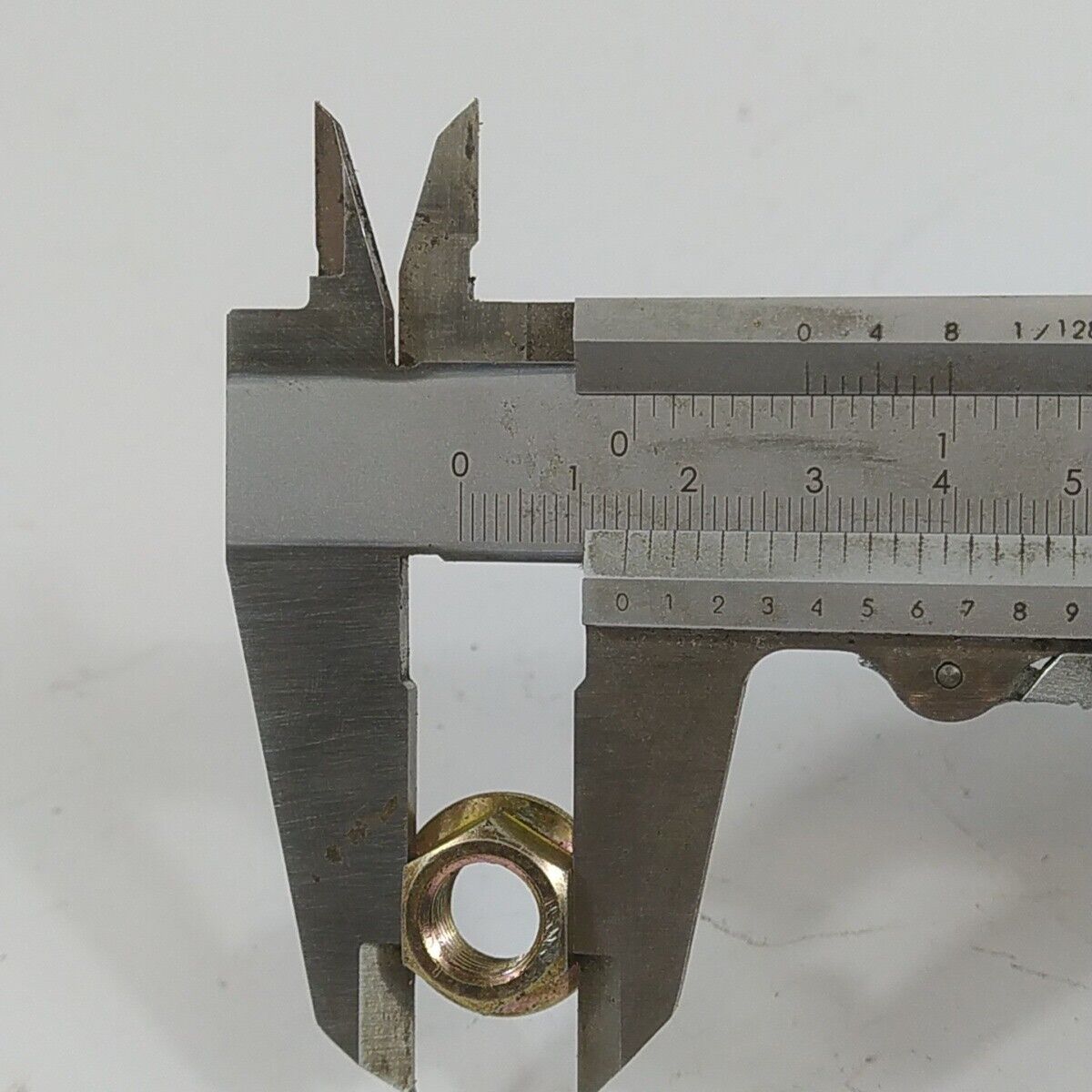 Ricambi DADO BULLONE VOLANO ALBERO usati decespugliatore Komatsu ZENOAH G5K